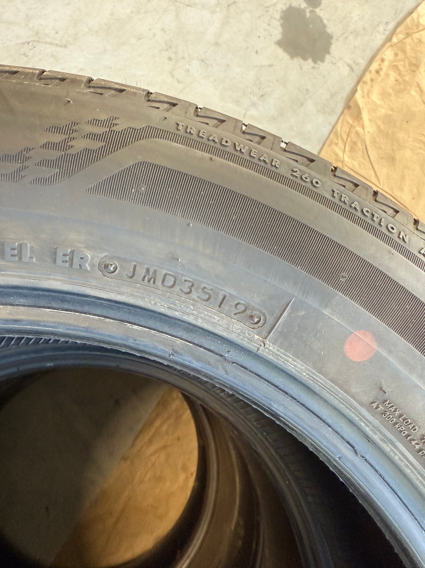 215/60/17 - Estive - Bridgestone - DOT 2019 - Usato