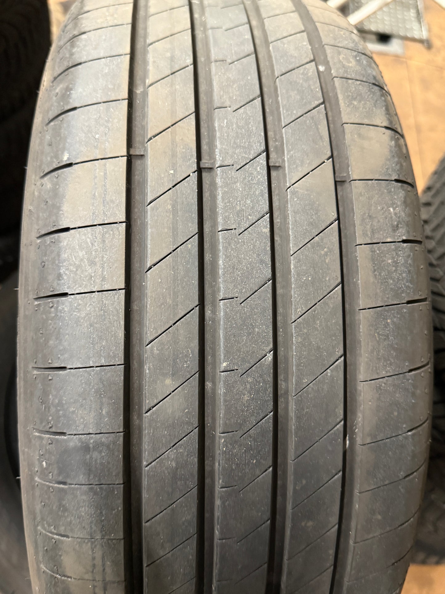 235/50/18 - Estive - Goodyear - DOT 2025 - Usato