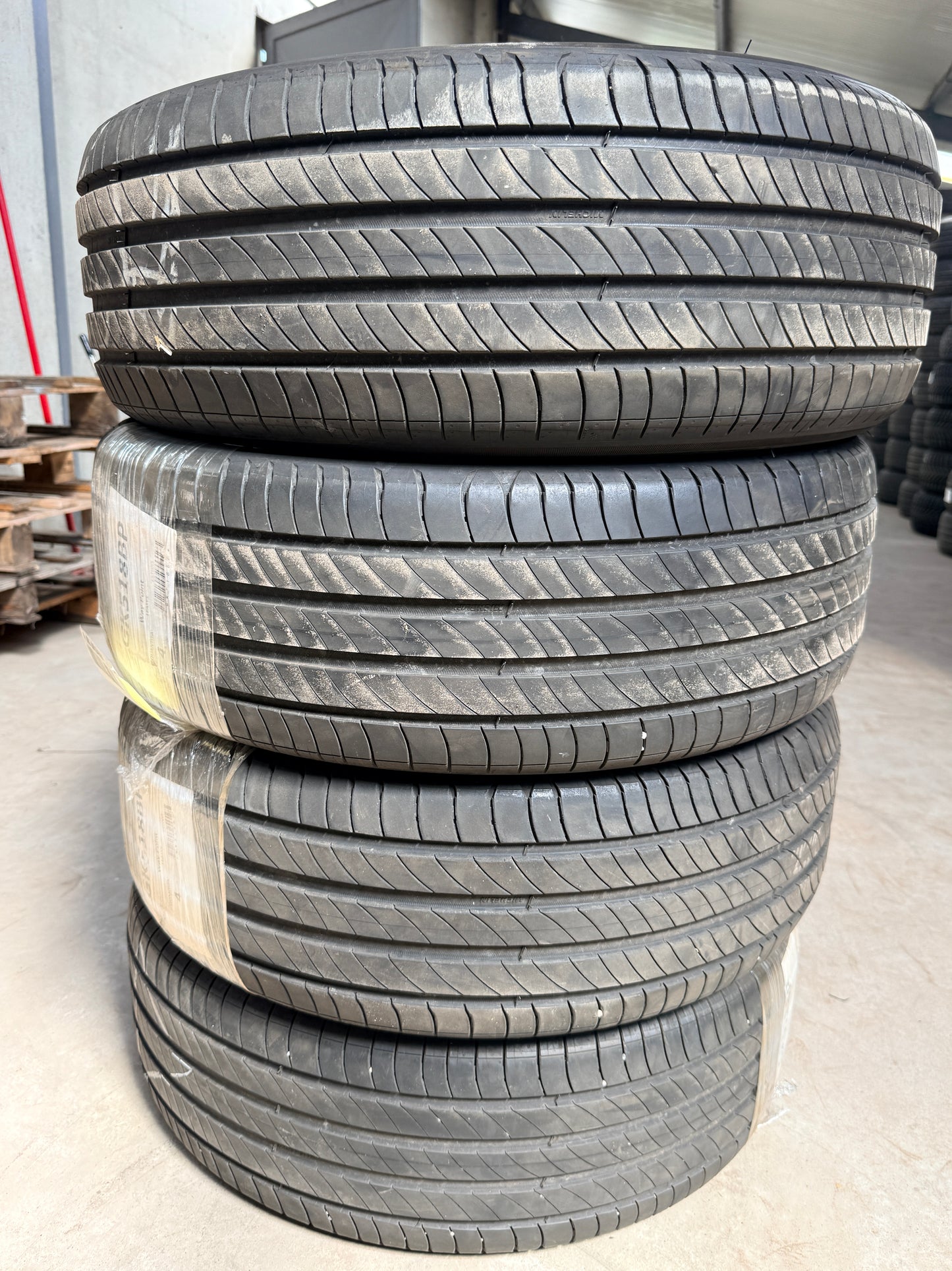 225/55/18-Estive-Michelin - DOT 2023 - Usato