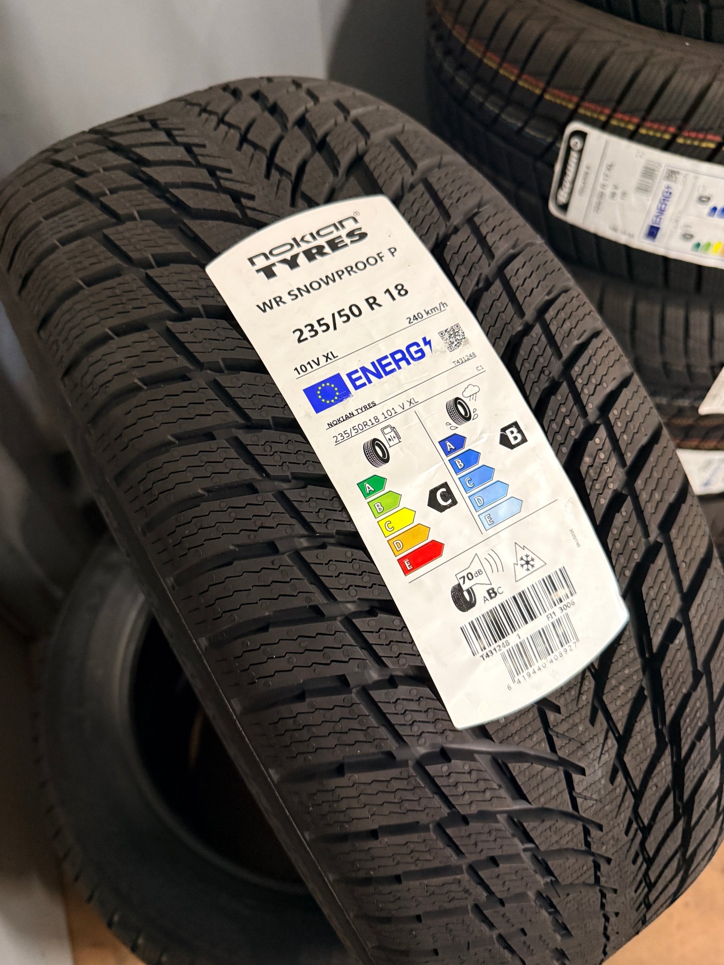 235/50/18 - Invernali - Nokian - DOT 2024 - Nuovo