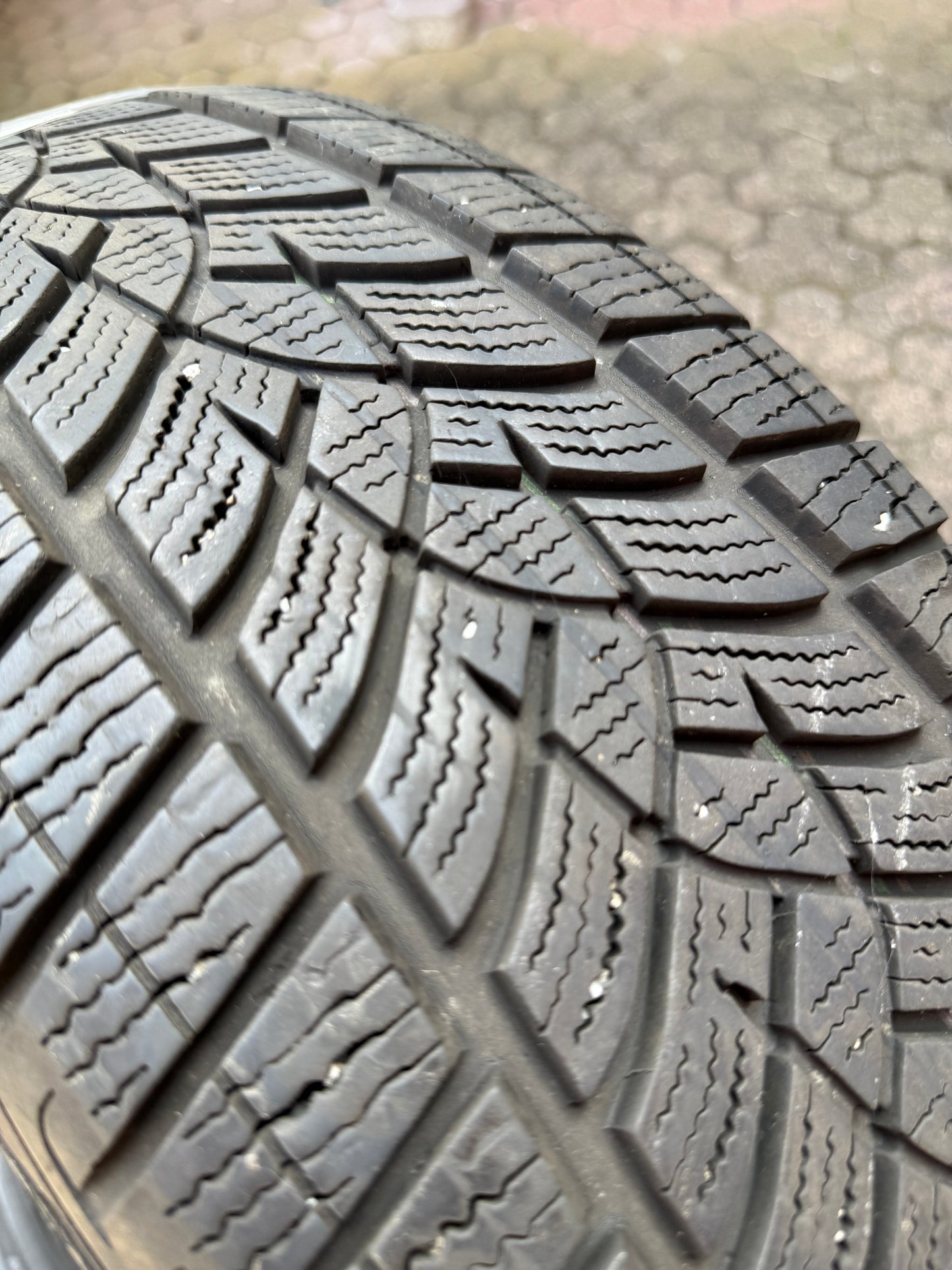 215/60/17 - Invernali - Goodyear - DOT 2020 - Usato