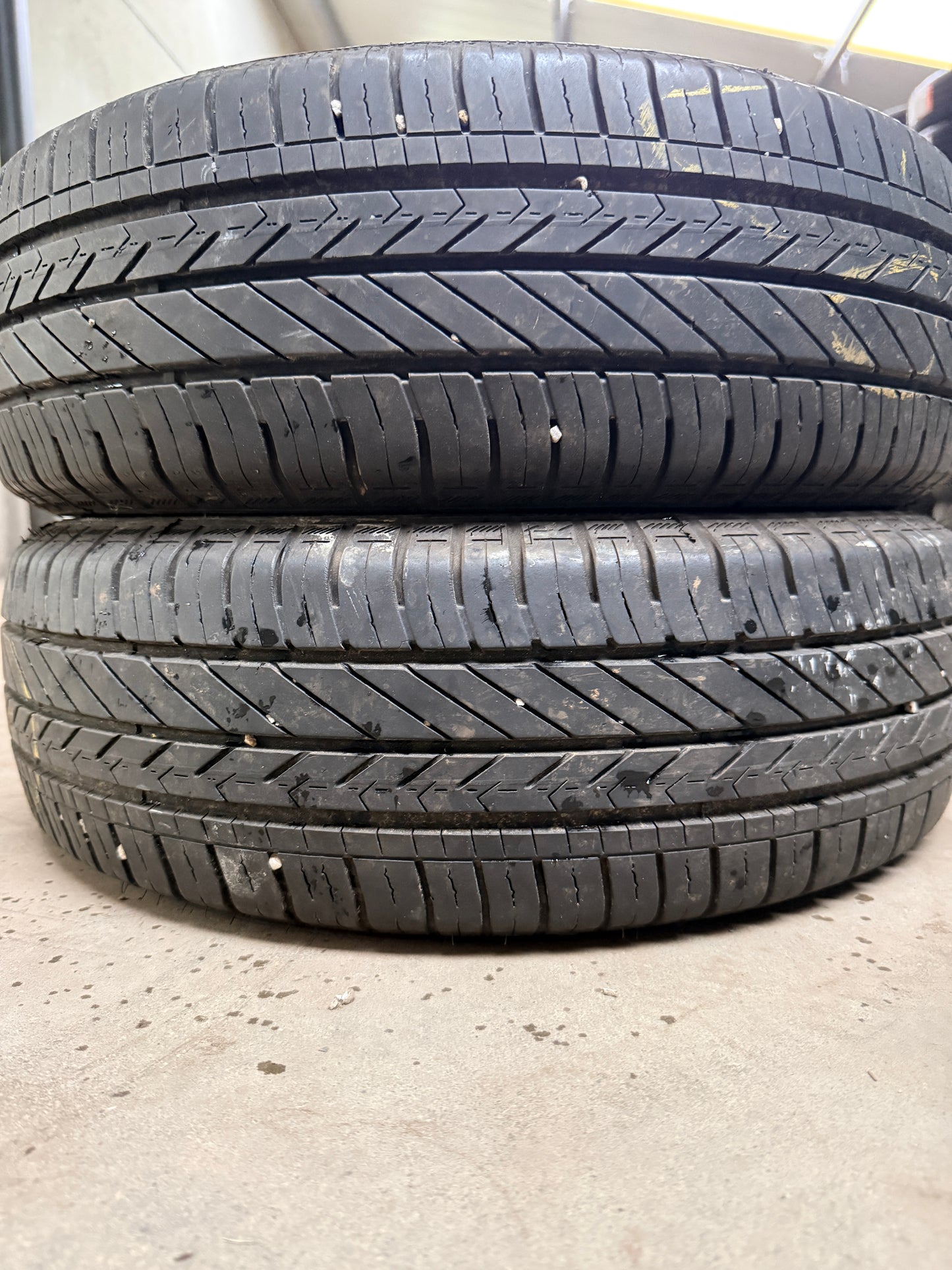 175/65/14 - Estive - Goodyear - DOT 2017 - Usato