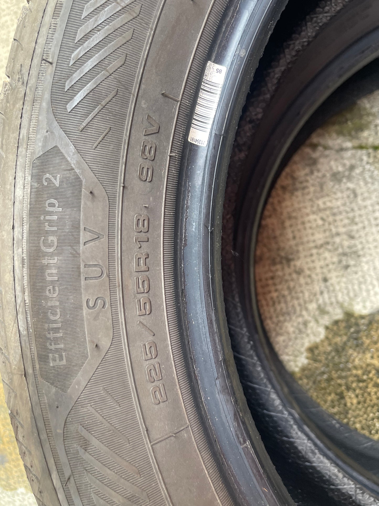 225/55/18 - Estive - Goodyear - DOT 2022 - Usato