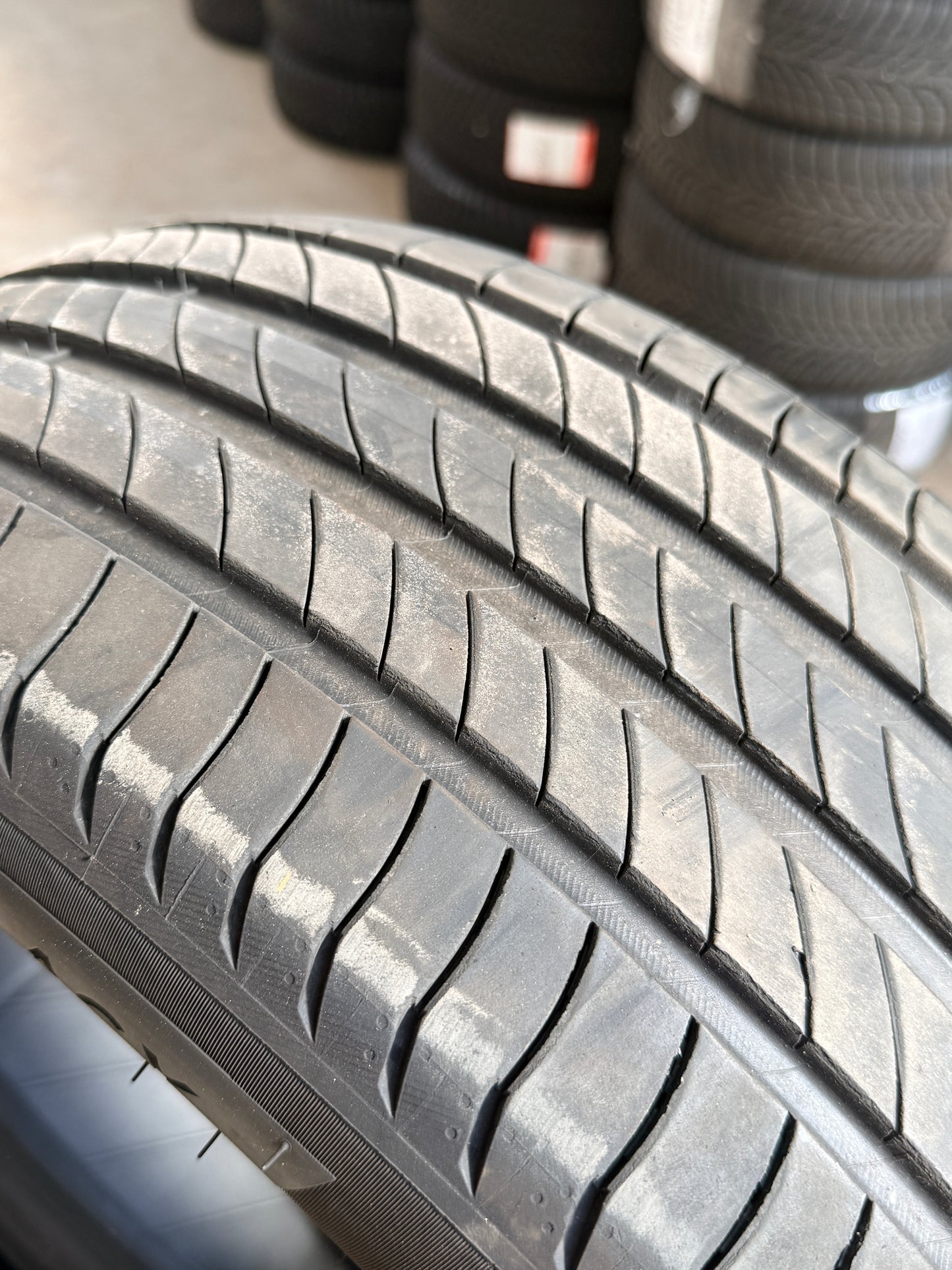 225/55/18-Estive-Michelin - DOT 2023 - Usato
