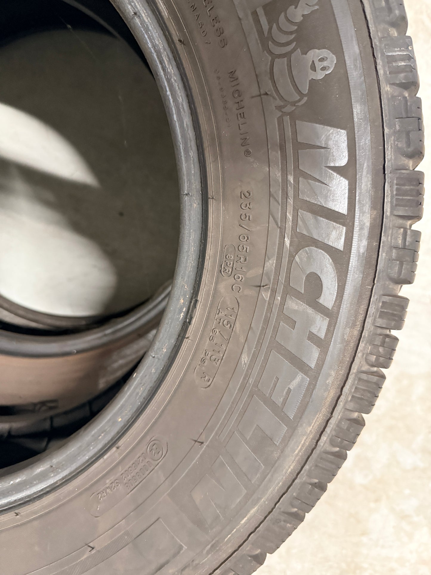 235/65/16C - Invernali - Michelin - DOT 2021 - Usato