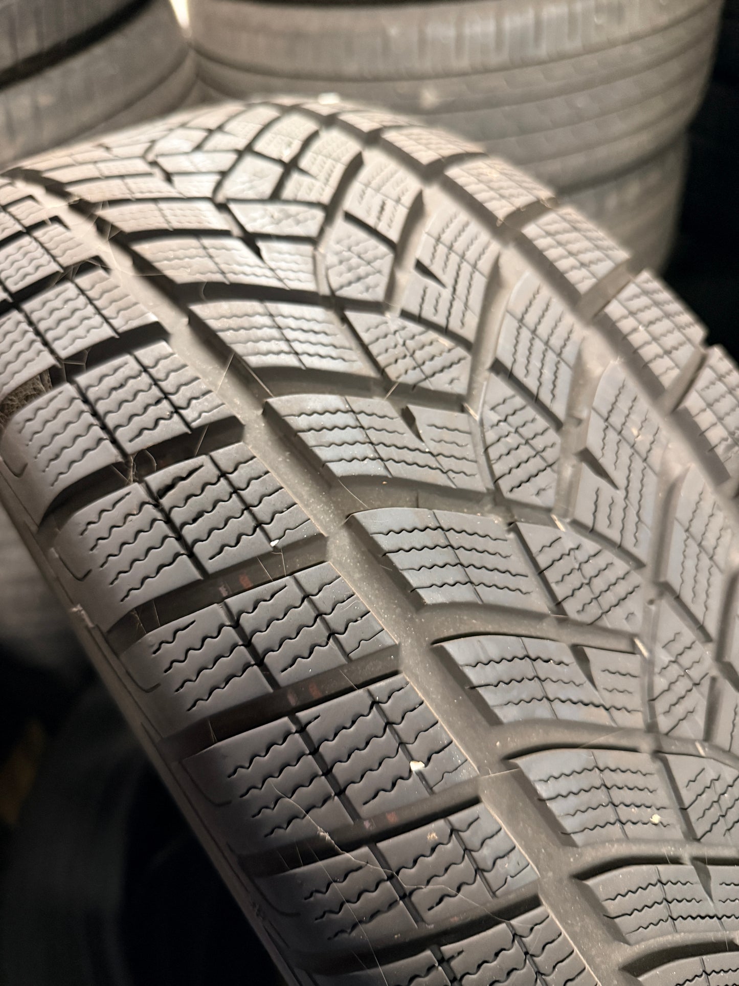 245/50/19 - Invernali - Goodyear - DOT 2023 - Usato