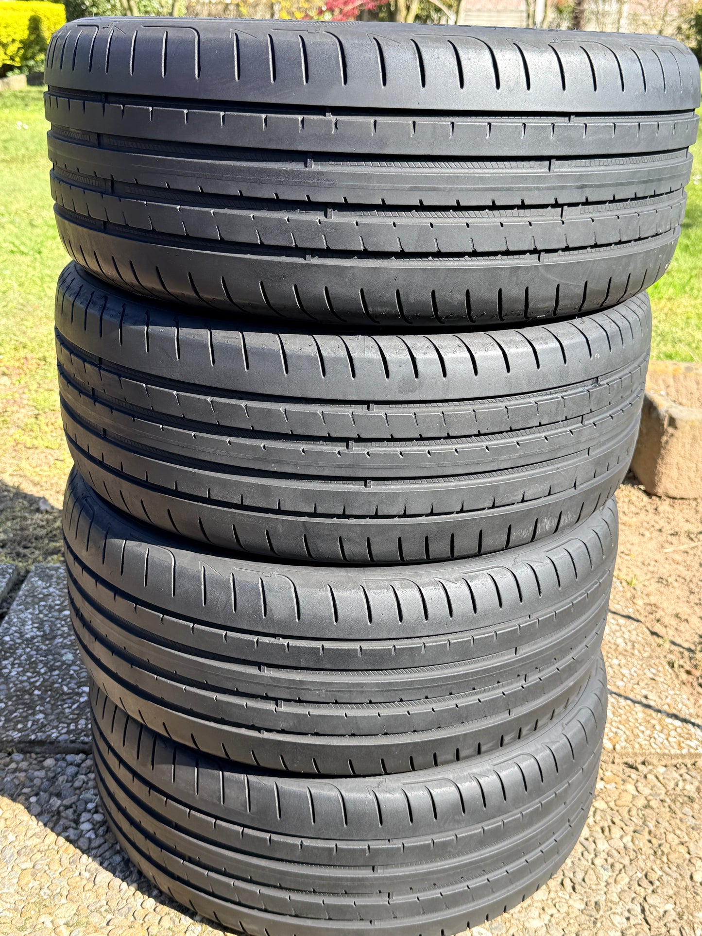 215/45/17 - Estive - Goodyear - DOT 2017 - Usato