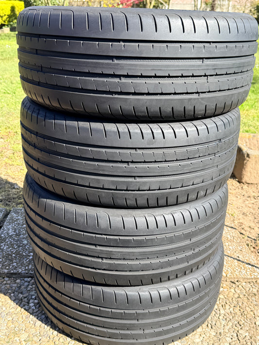 215/45/17 - Estive - Goodyear - DOT 2017 - Usato