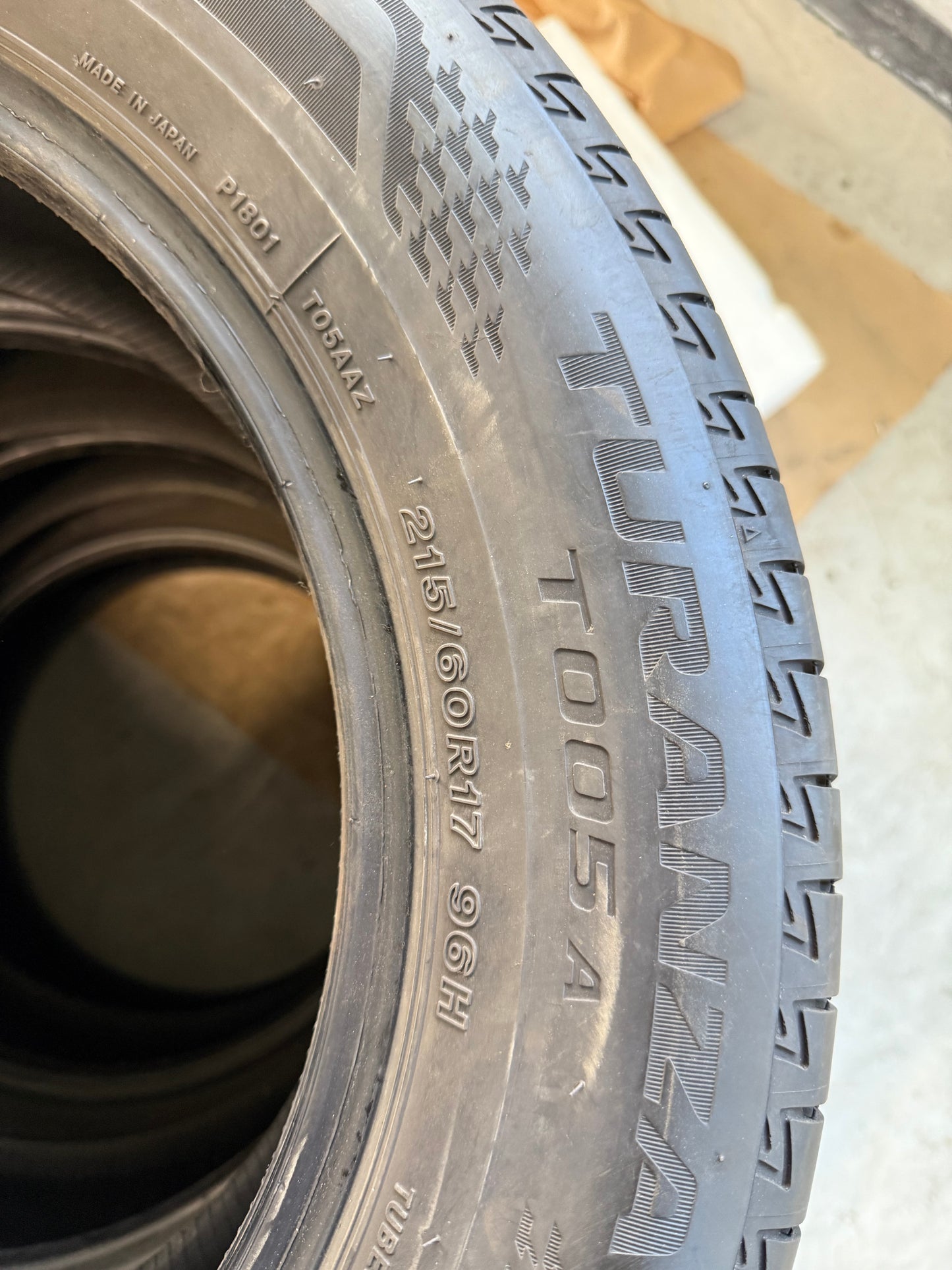215/60/17 - Estive - Bridgestone - DOT 2019 - Usato