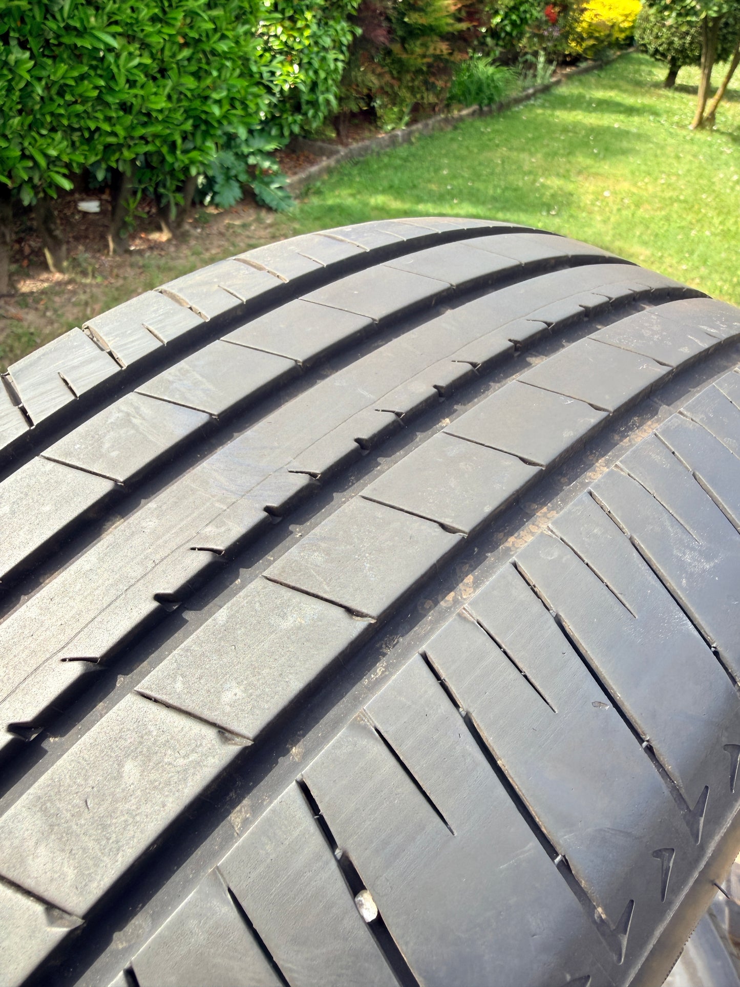 235/50/20 - Estive - Bridgestone - DOT 2020 - Usato
