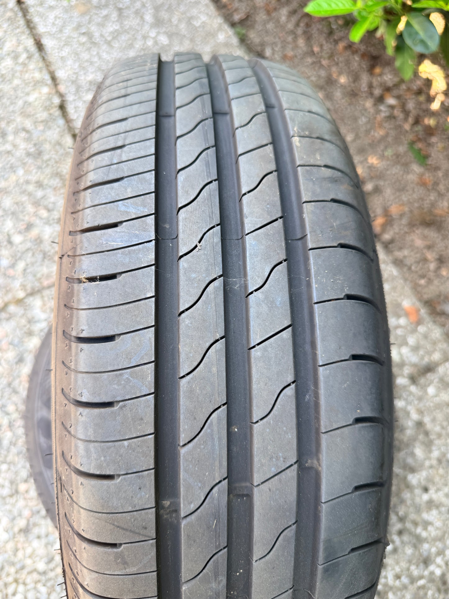 185/65/15 - Estive - Goodyear - DOT 2025 - Usato