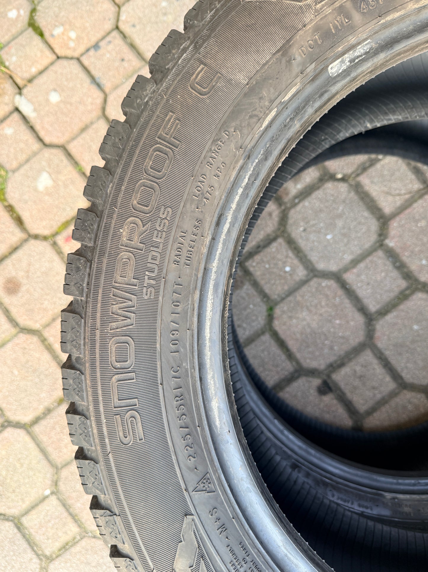 225/55/17C - Invernali - Nokian - DOT 2023 - Usato