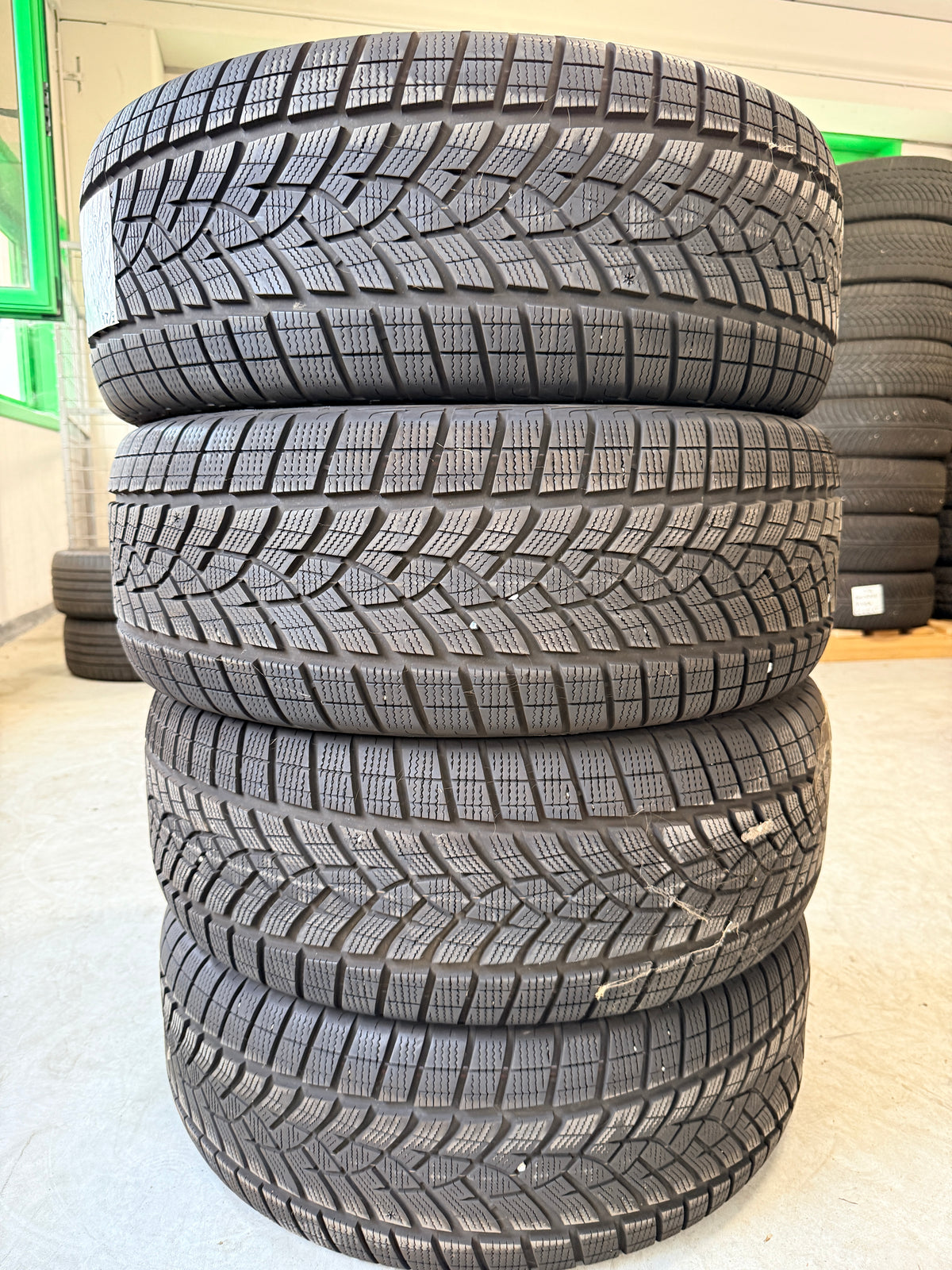 245/50/19 - Invernali - Goodyear - DOT 2023 - Usato