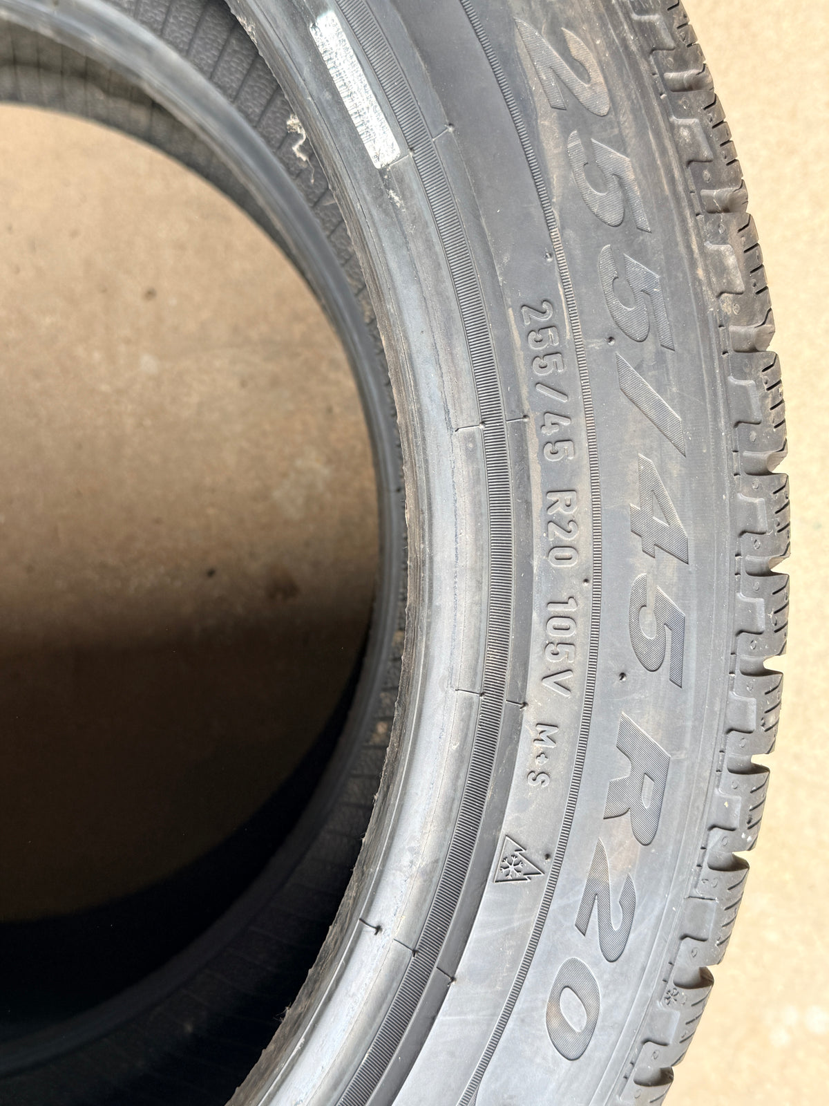 255/45/20 - Invernali -  Pirelli - DOT 2022 - Usato