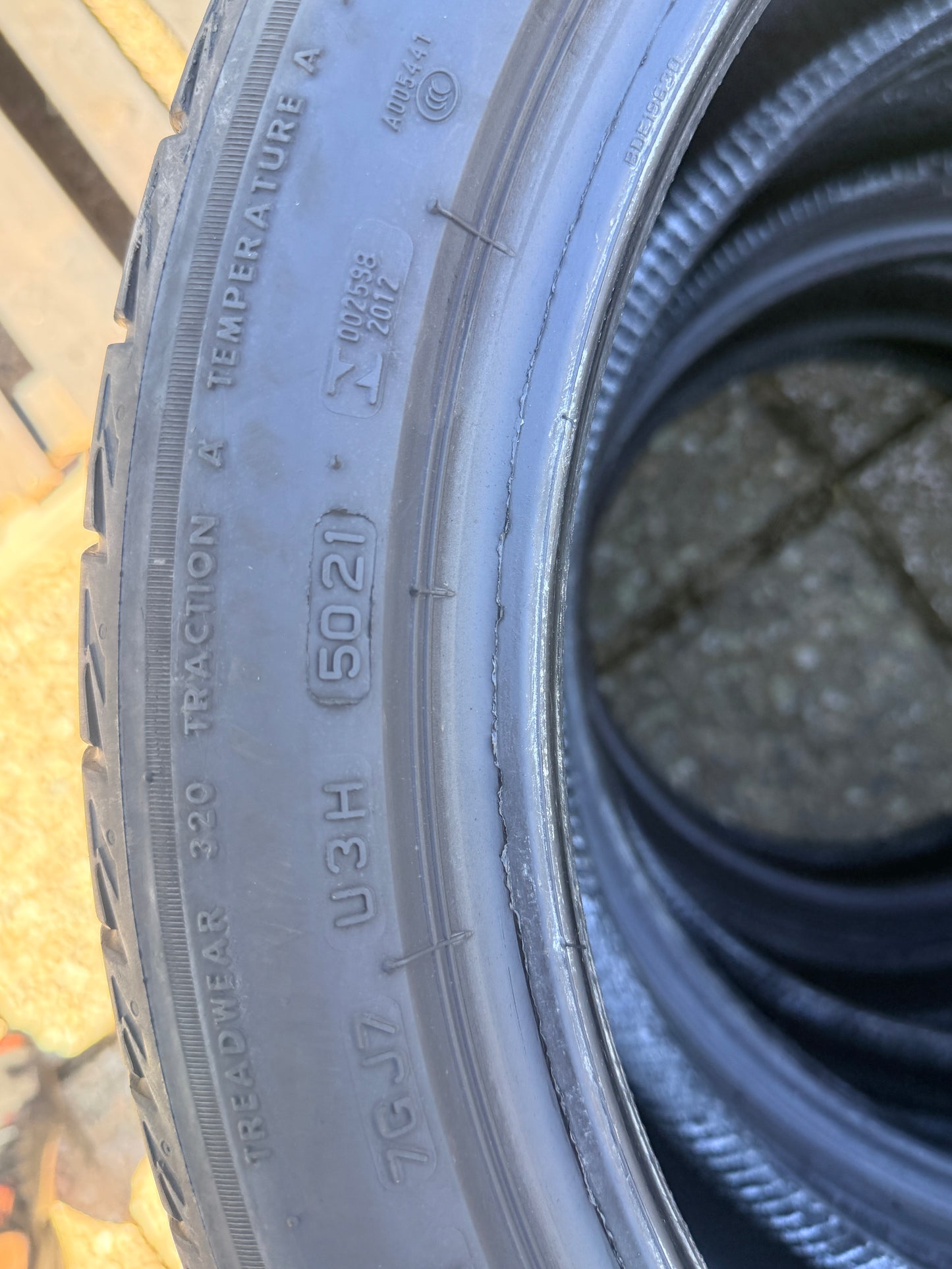 225/45/18 - Estive - Bridgestone - DOT 2021 - Usato