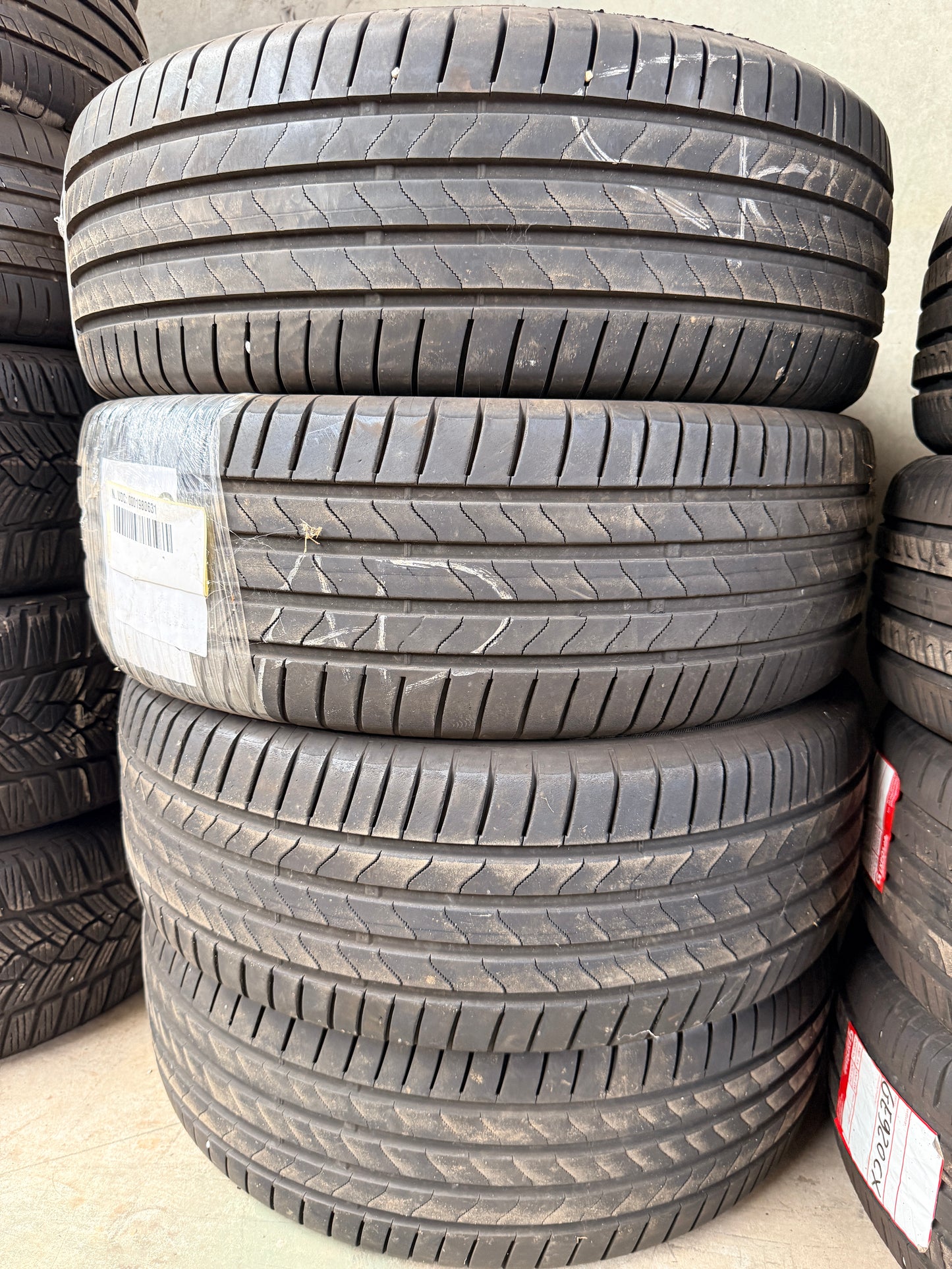 225/55/18- Estive- Bridgestone - DOT 2023 - Usato