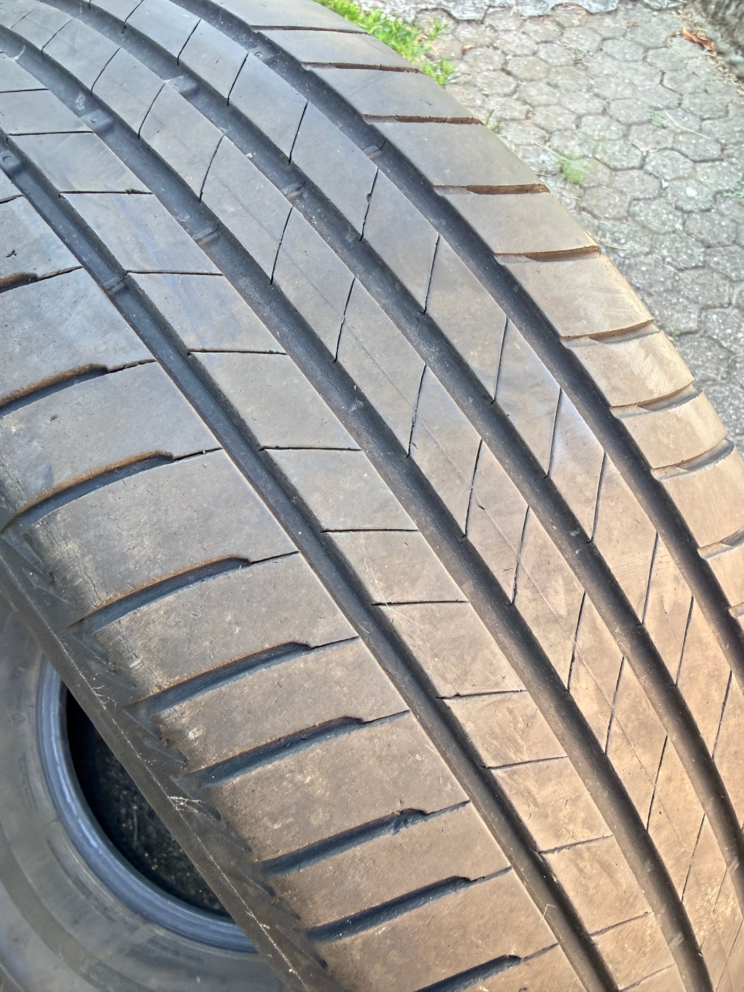 215/60/17 - Estive - Bridgestone - DOT 2022 - Usato