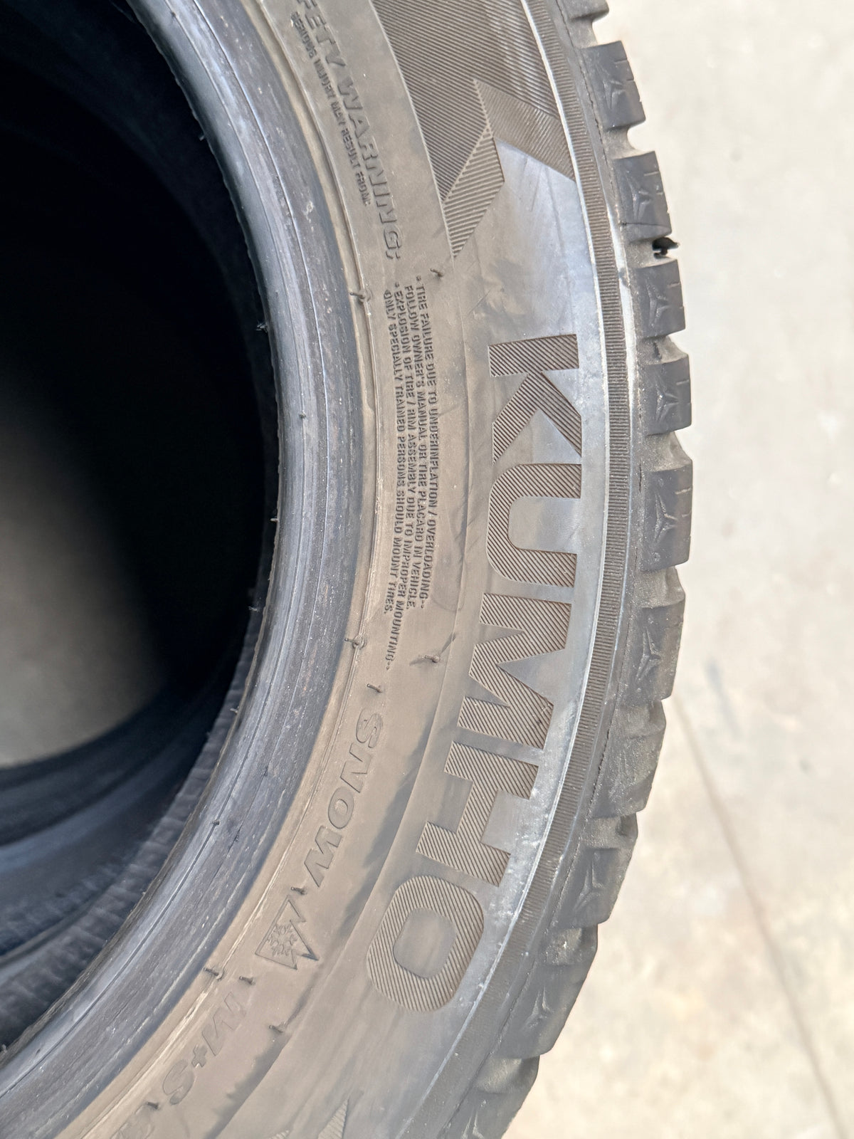 185/60/15 - Invernali - Kumho - DOT 2023 - Usato