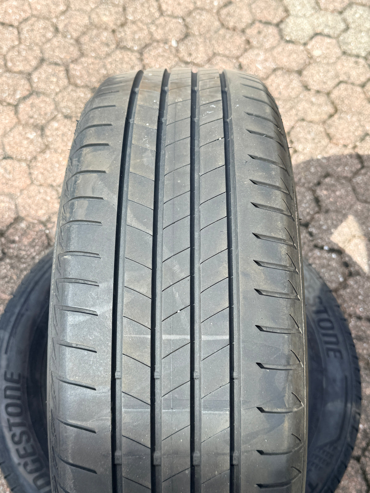 215/60/17 - Estive - Bridgestone - DOT 2021 - Usato