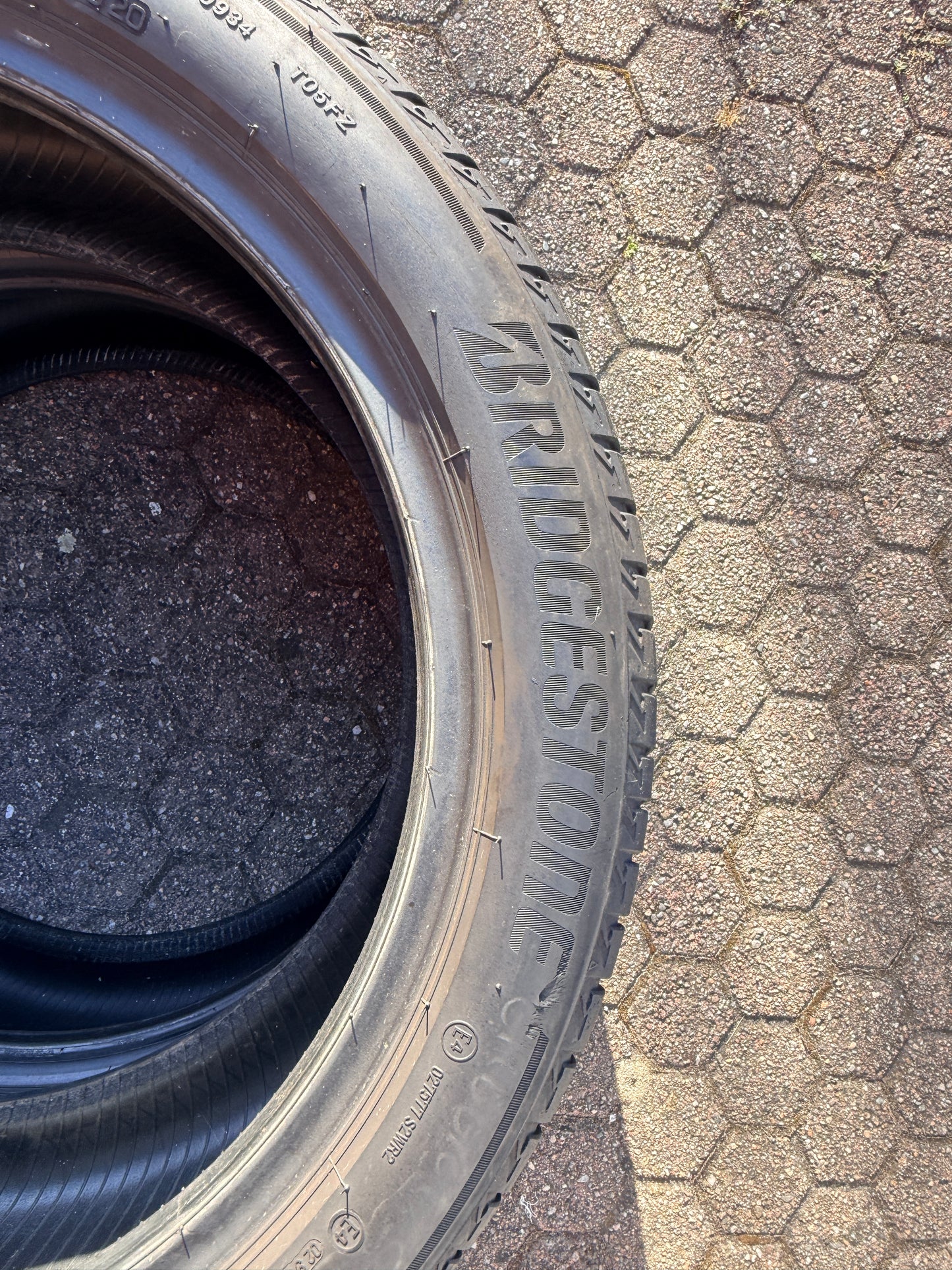 225/45/18 - Estive - Bridgestone - DOT 2020 - Usato