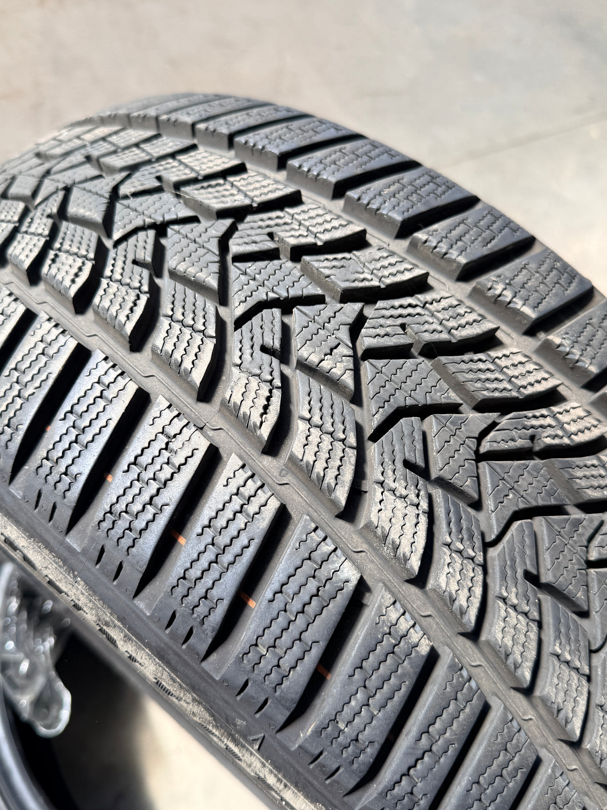 225/40/19 - invernali - Dunlop - DOT 2022 - Nuovi - Demo
