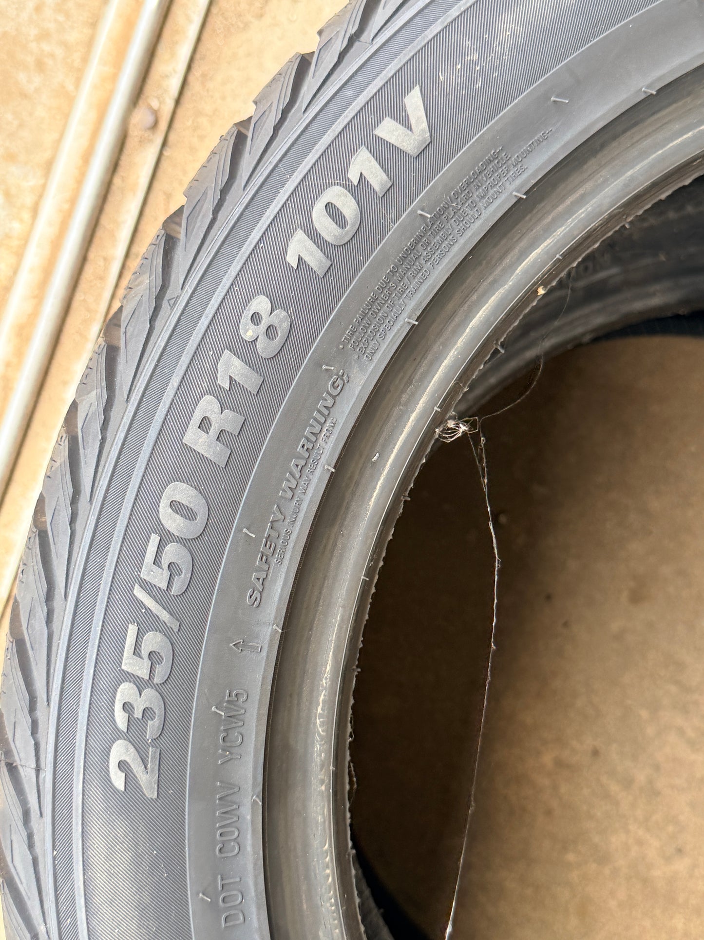 235/50/18 - Invernali - Kumho - DOT 2020 - Nuovo - Demo