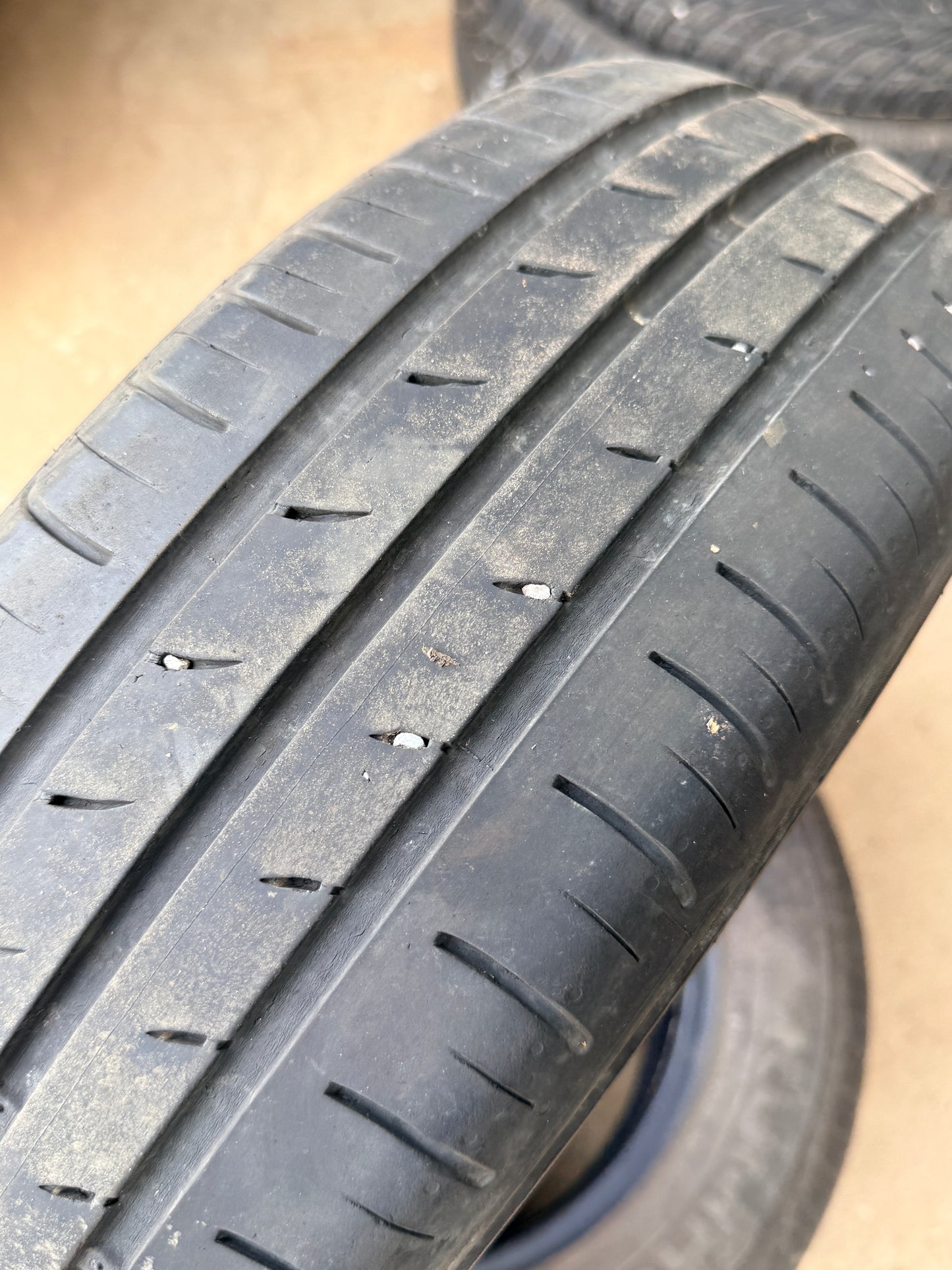 185/65/15 - Estive - Kumho - DOT 2023 - Usato