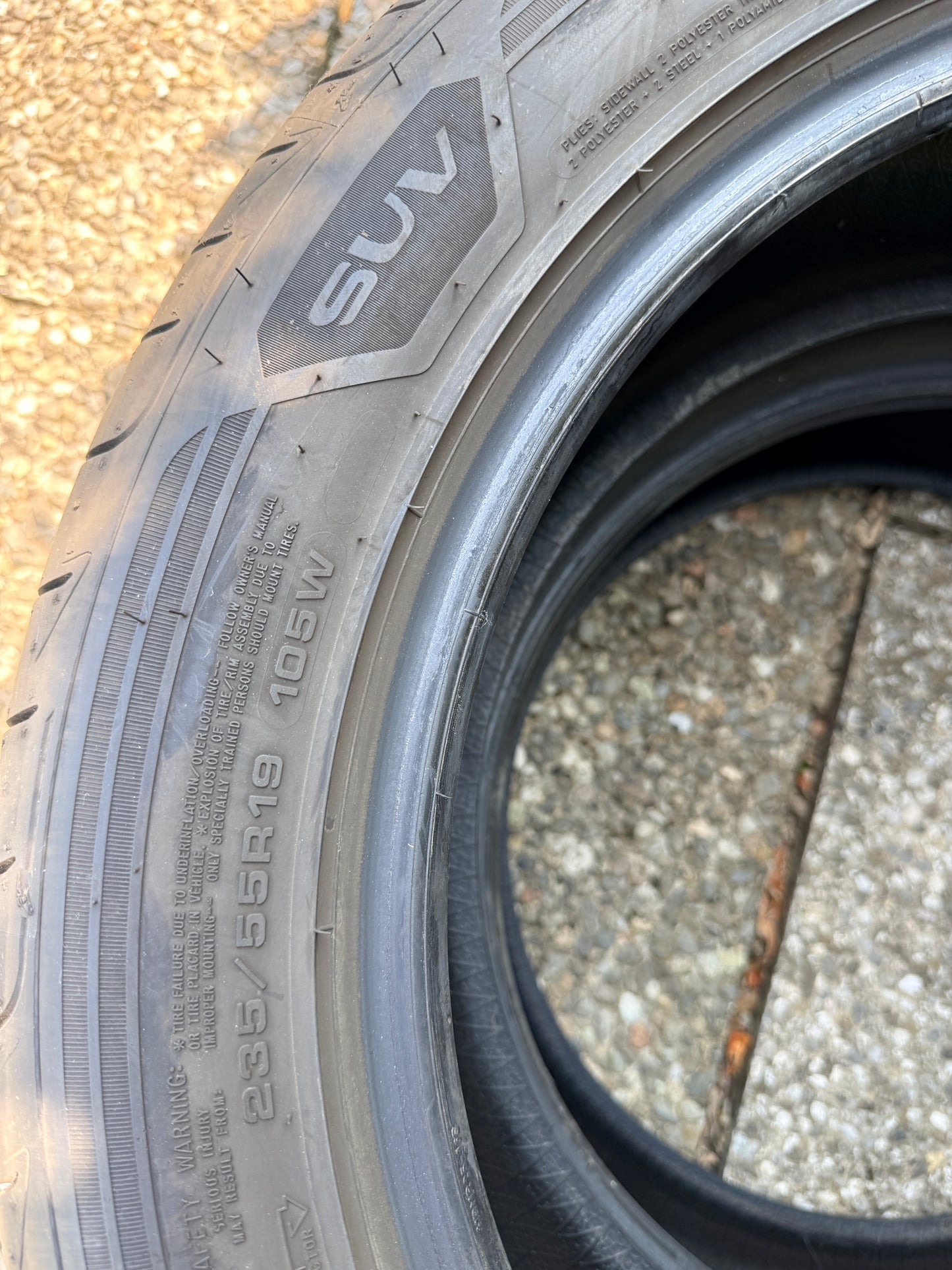 235/55/19 - Estive - Goodyear - DOT 2022 - Usato