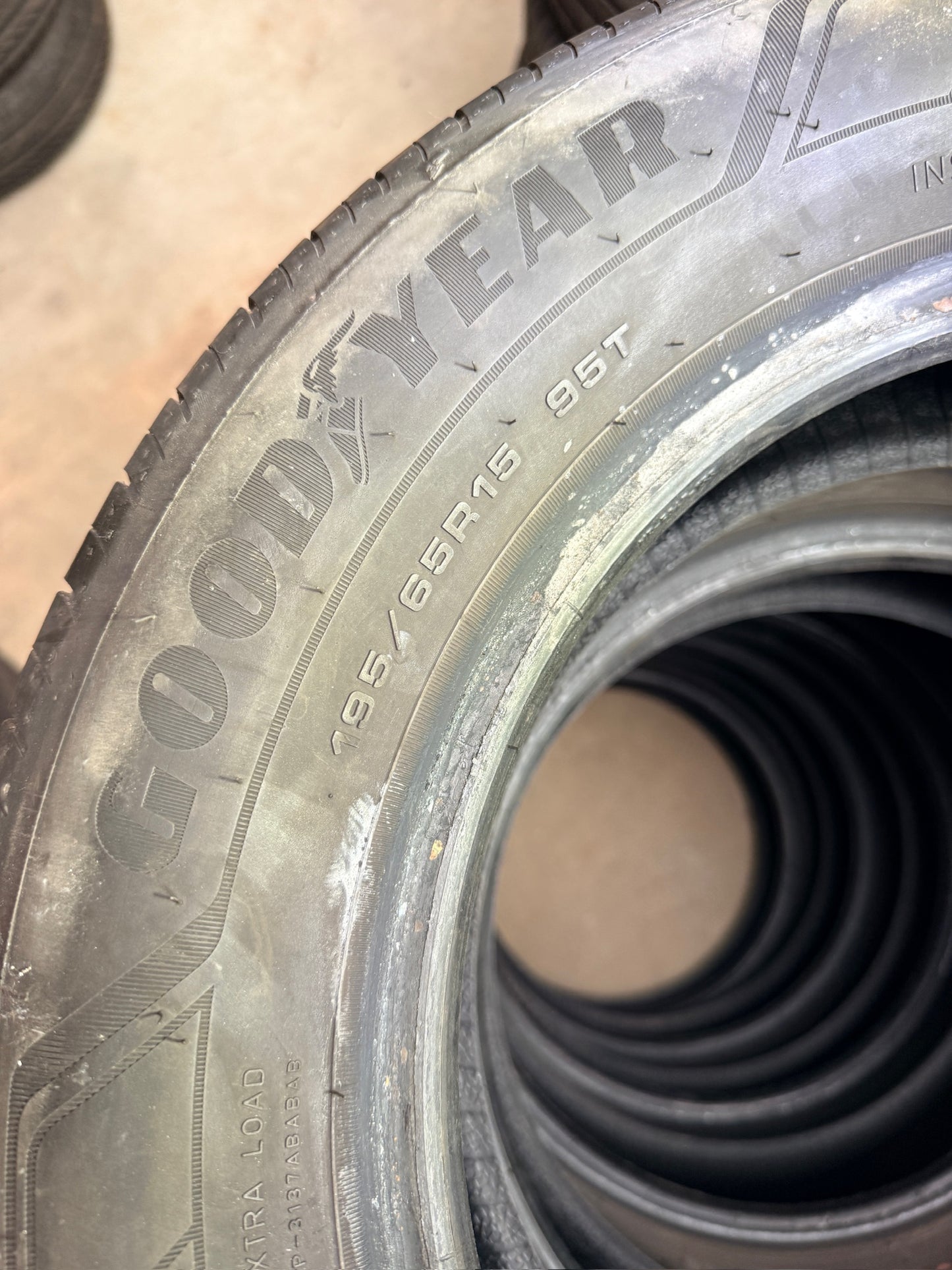 195/65/15-Estive-Goodyear-DOT 2023-Usato
