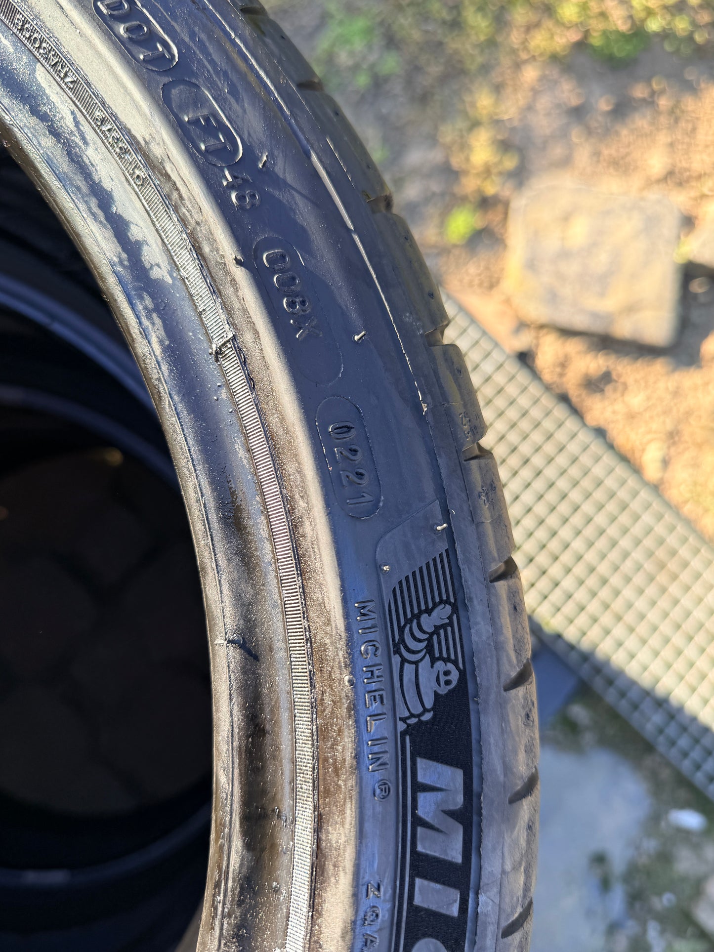 215/40/18 - Estive - Michelin - DOT 2021 - Usato