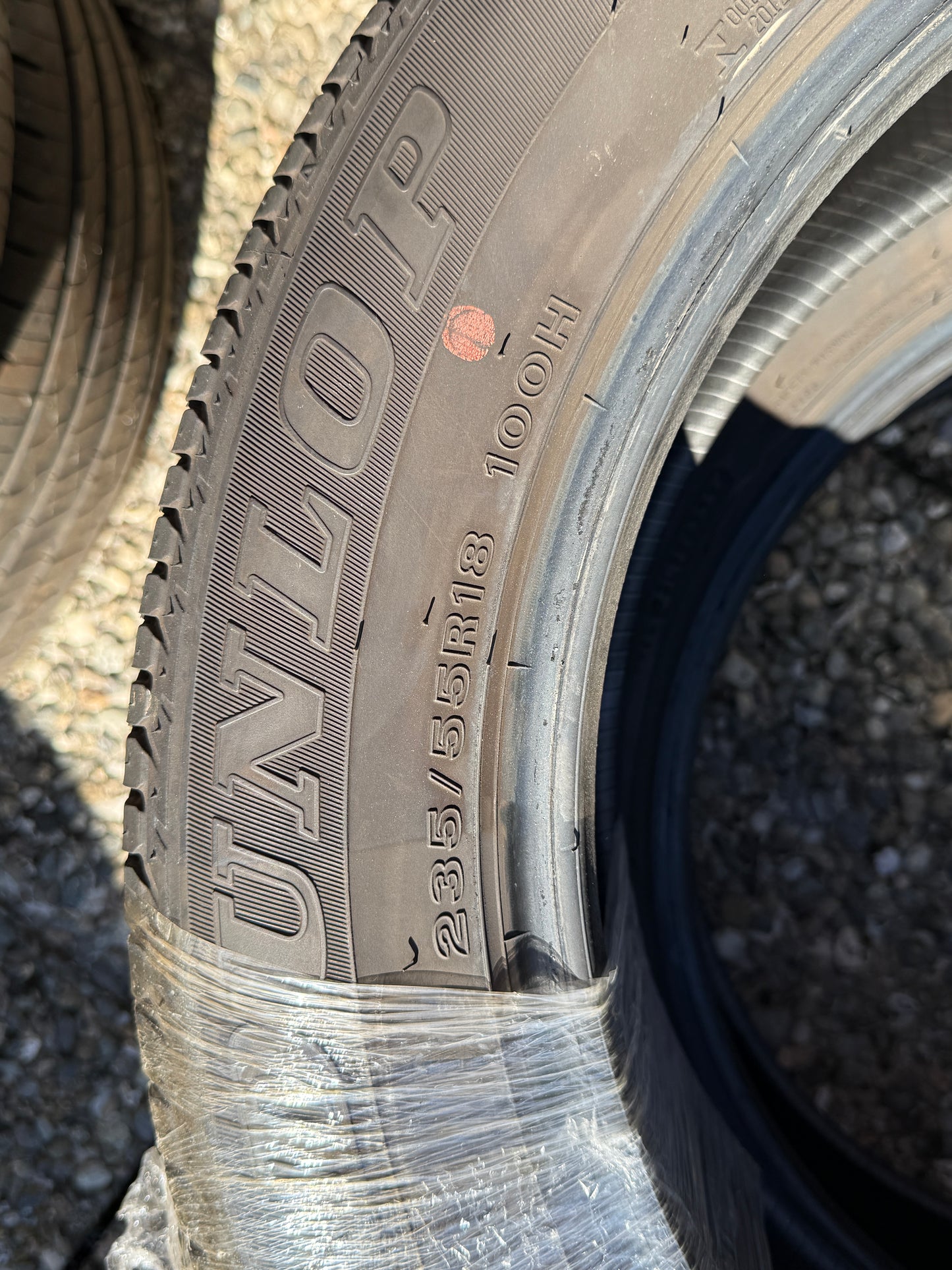 235/55/18 - Estive - Dunlop - DOT 2022 - Usato