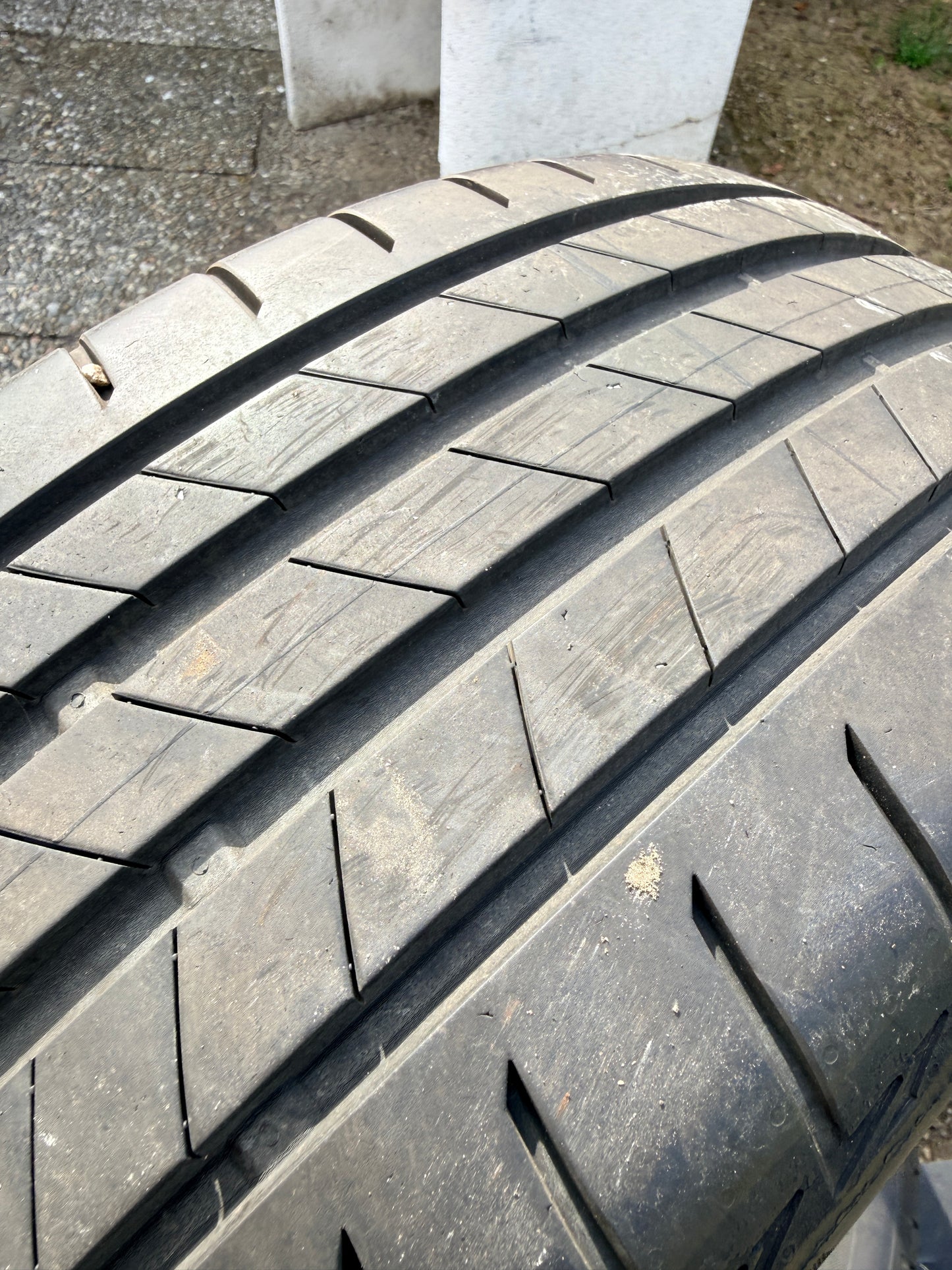 225/55/18- Estive- Bridgestone - DOT 2020 - Usato