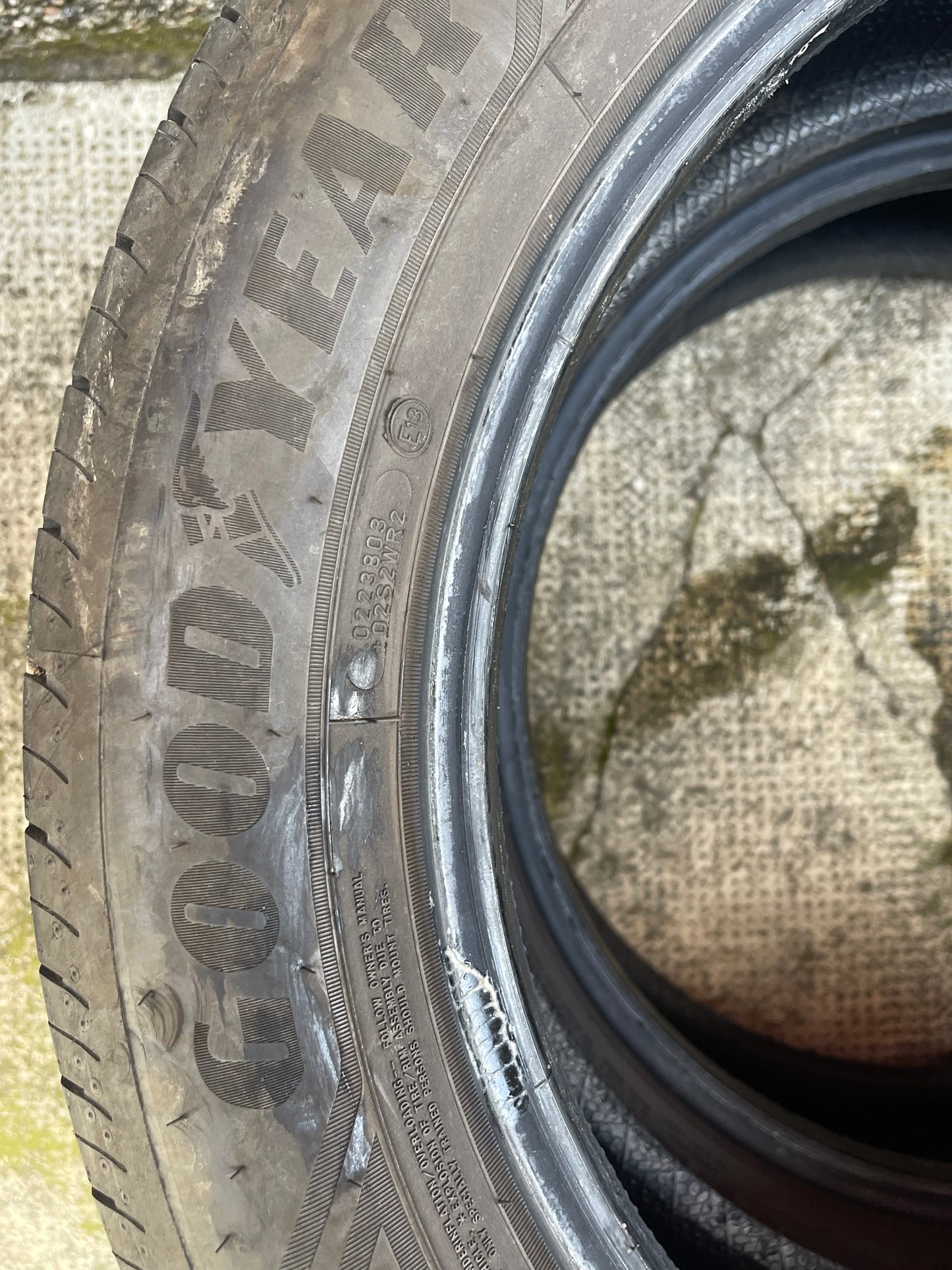 225/55/18 - Estive - Goodyear - DOT 2022 - Usato
