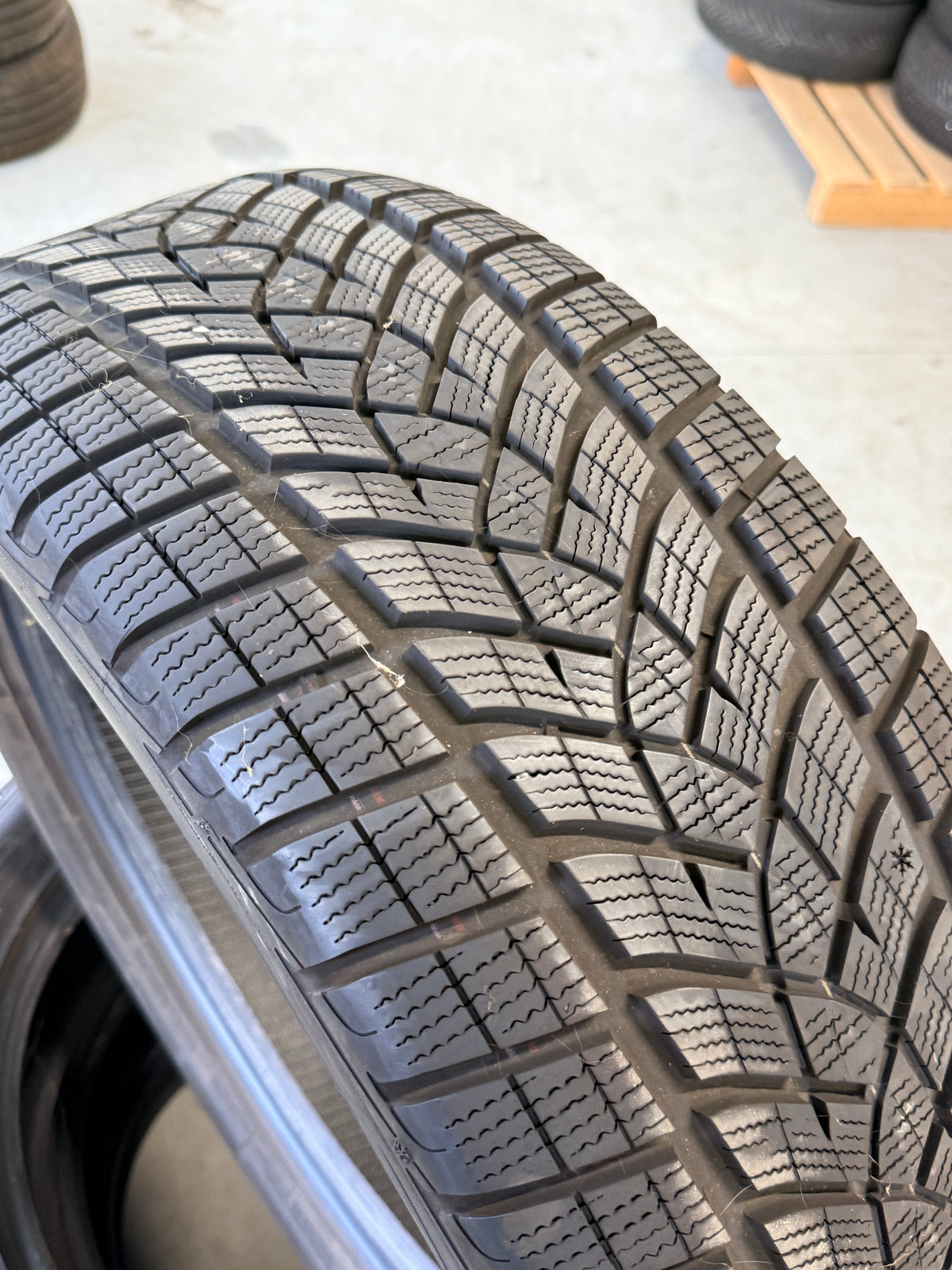 245/50/19 - Invernali - Goodyear - DOT 2023 - Usato