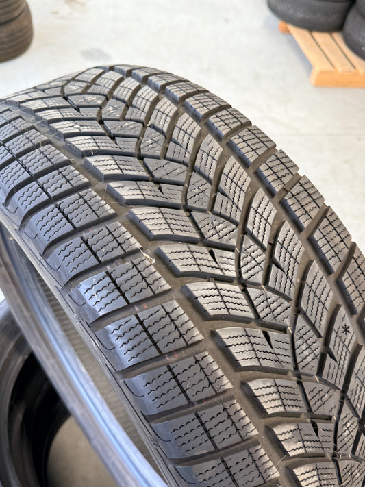 245/50/19 - Invernali - Goodyear - DOT 2023 - Usato