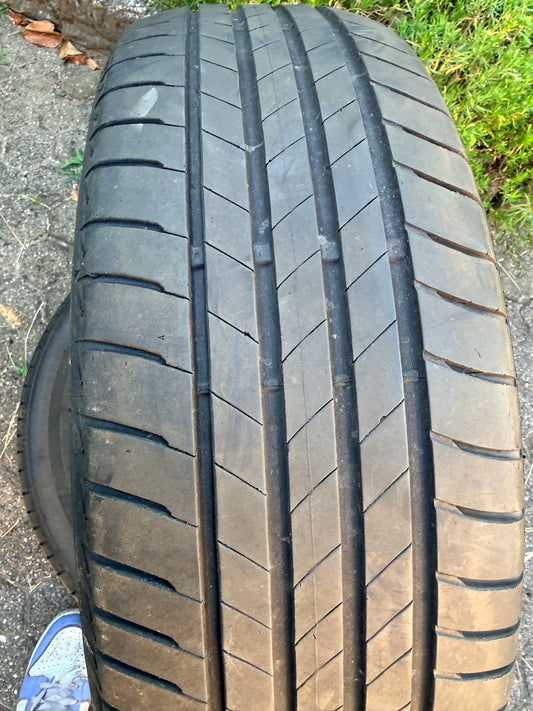 215/60/17 - Estive - Bridgestone - DOT 2022 - Usato