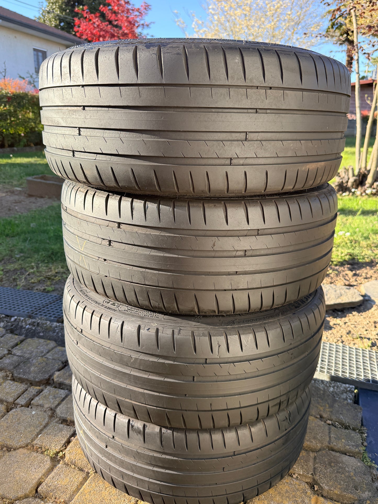 215/40/18 - Estive - Michelin - DOT 2021 - Usato