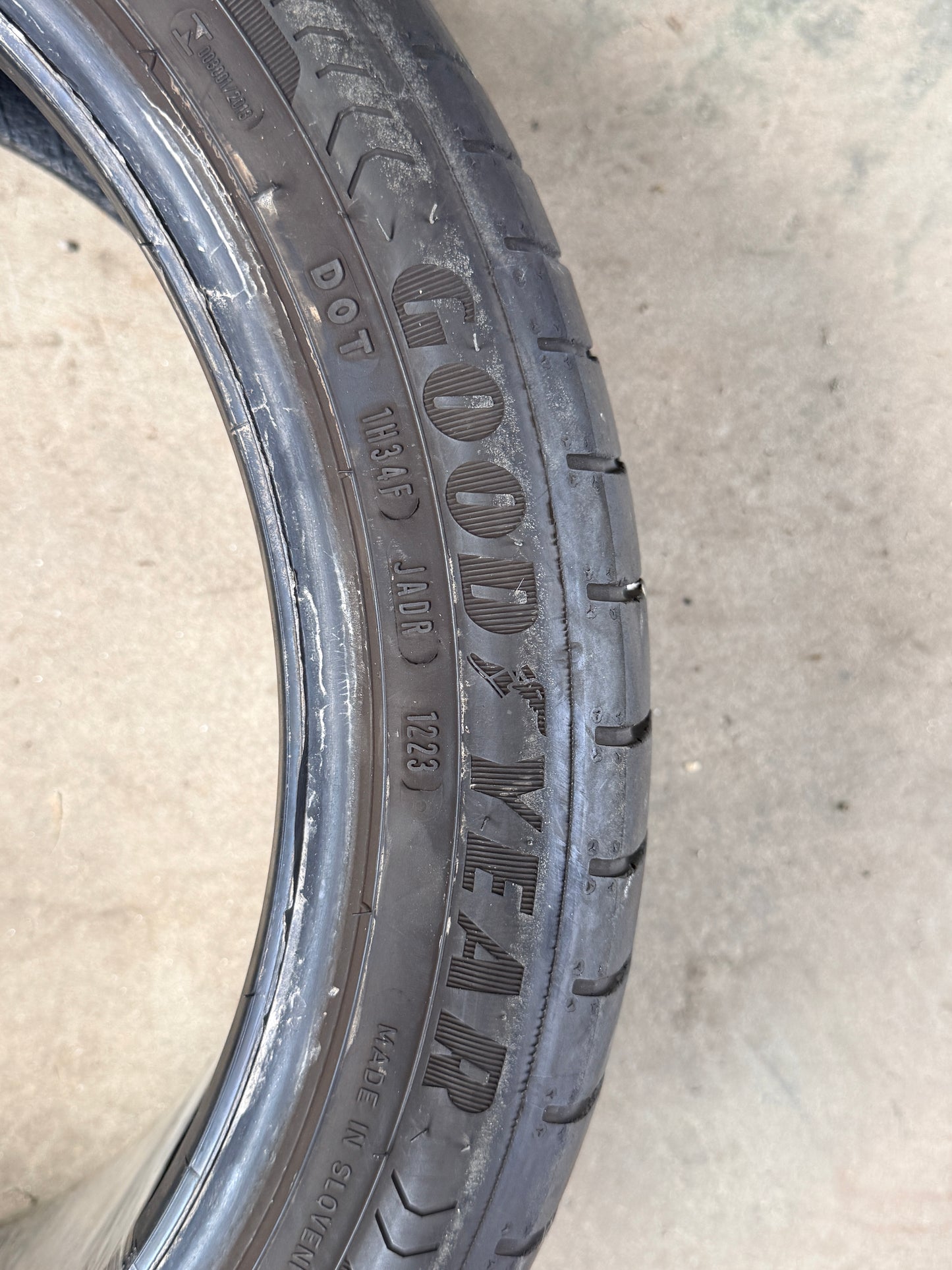 225/45/18 - Estive - Goodyear - DOT 2023 - Usato