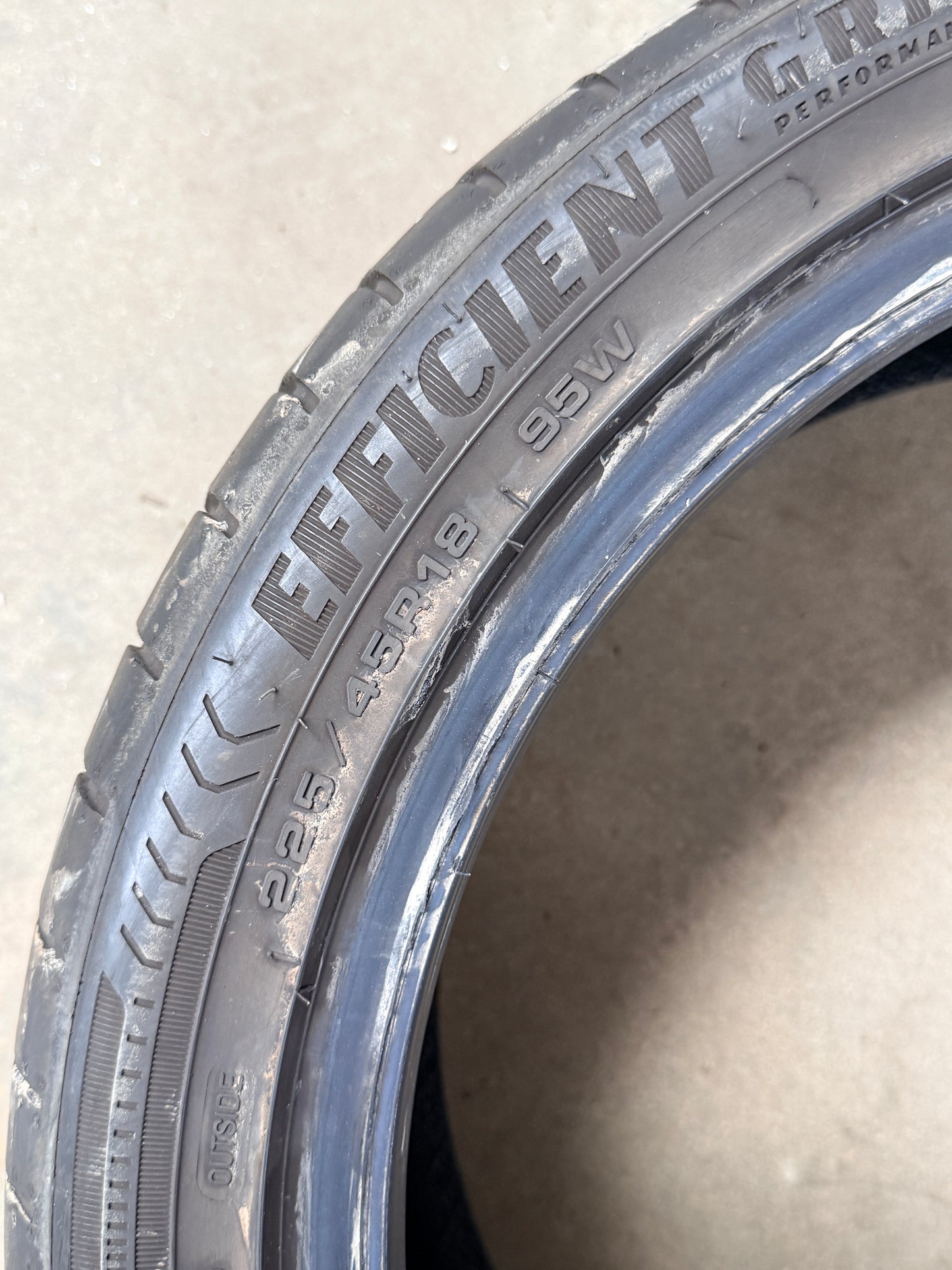 225/45/18 - Estive - Goodyear - DOT 2023 - Usato