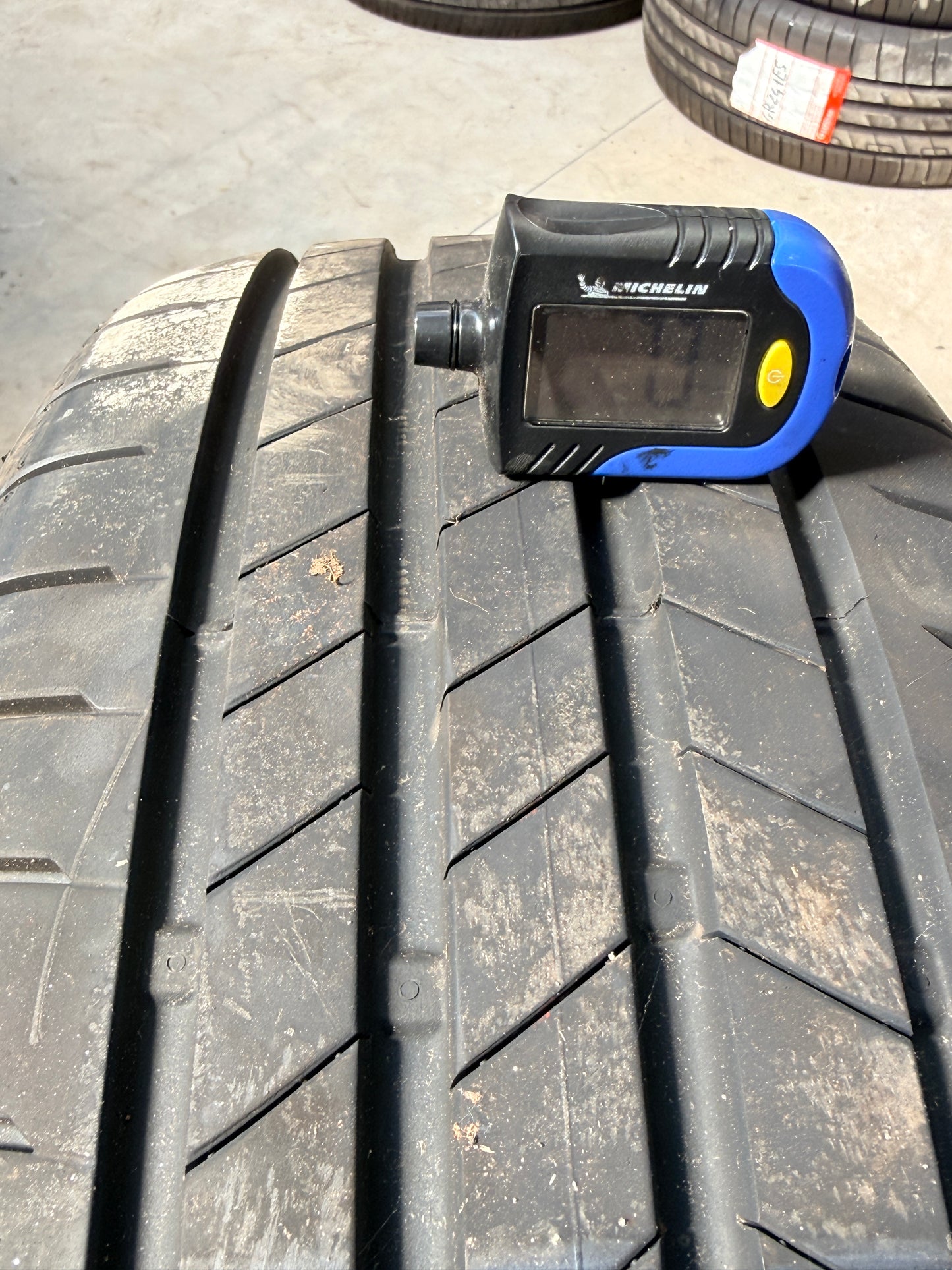225/55/18- Estive- Bridgestone - DOT 2022 - Usato