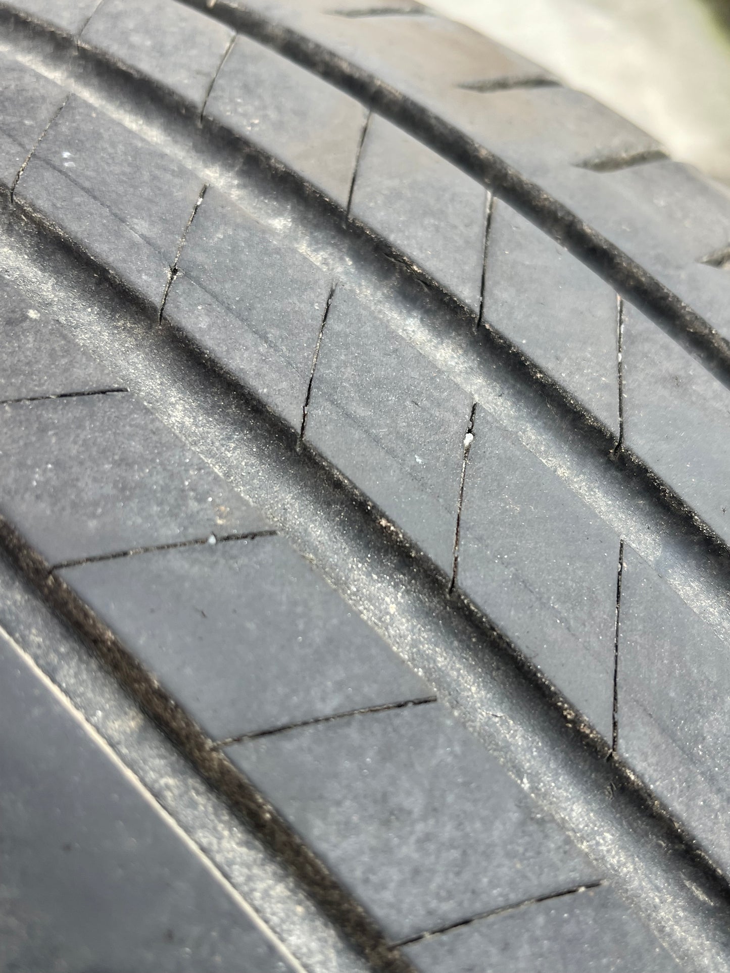 225/50/18 - Estive - Bridgestone - DOT 2017 - Usato