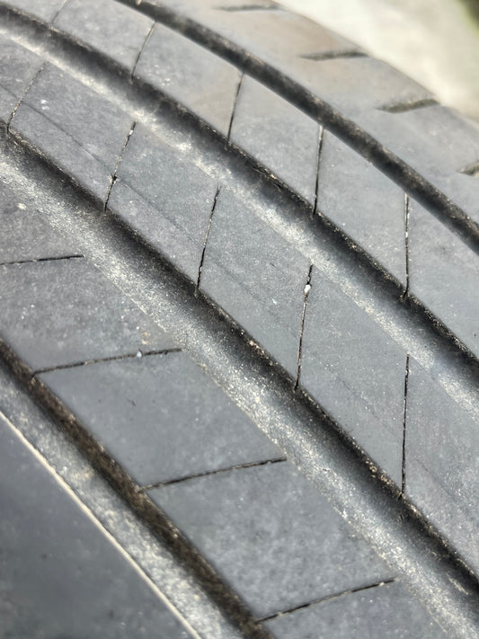 225/50/18 - Estive - Bridgestone - DOT 2017 - Usato