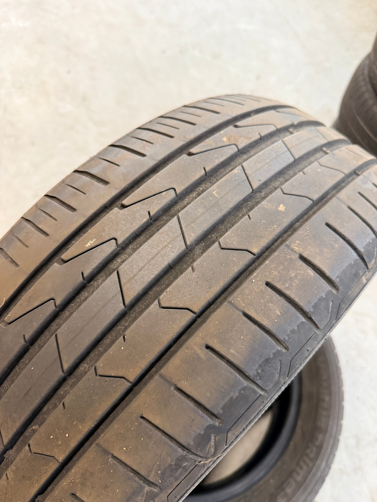 215/55/17 - Estive - Hankook - DOT 2021 - Usato