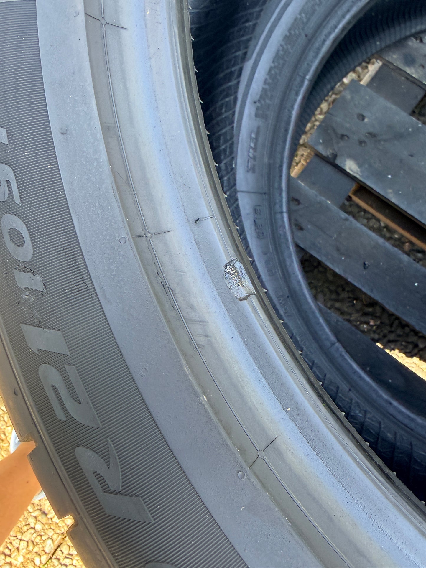 285/40/21 - Estive - Pirelli - DOT 2019 - Usato