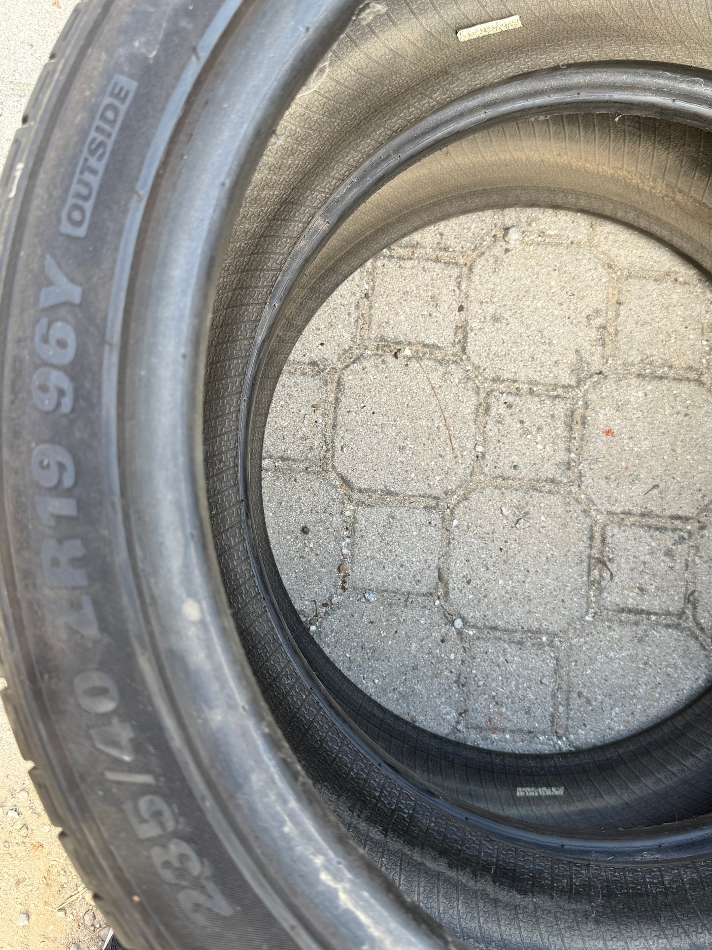235/40/19 - Estive - Kumho - DOT 2022 - Usato