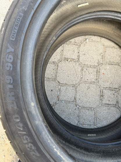 235/40/19 - Estive - Kumho - DOT 2022 - Usato