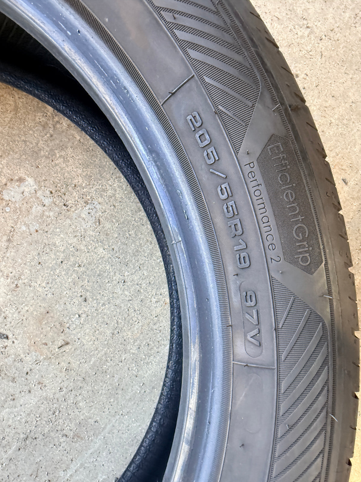 205/55/19 - Estive - Goodyear - DOT 2024 - Usato