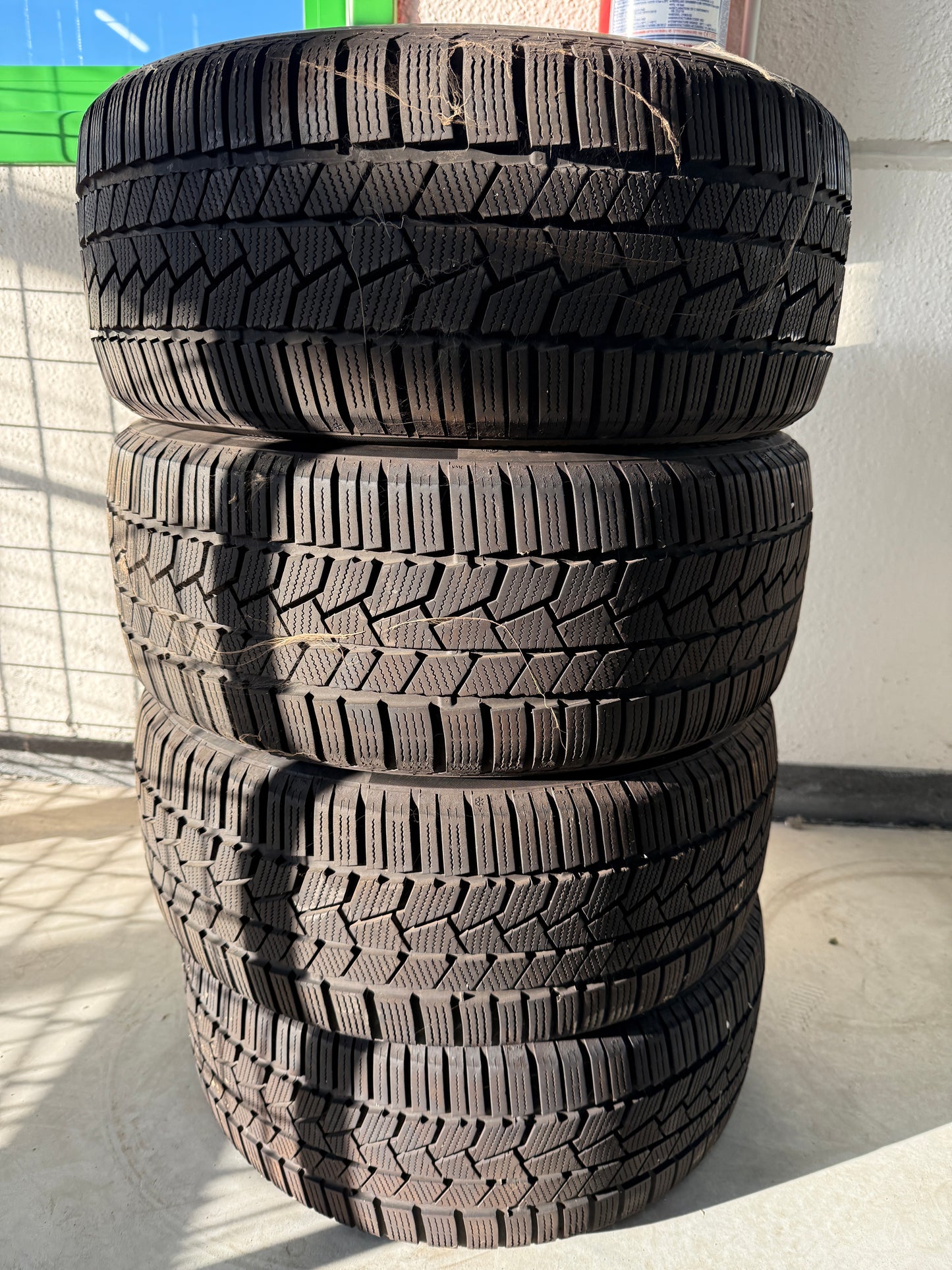 225/45/17 - Invernali - Continental - DOT 2022 - Usato