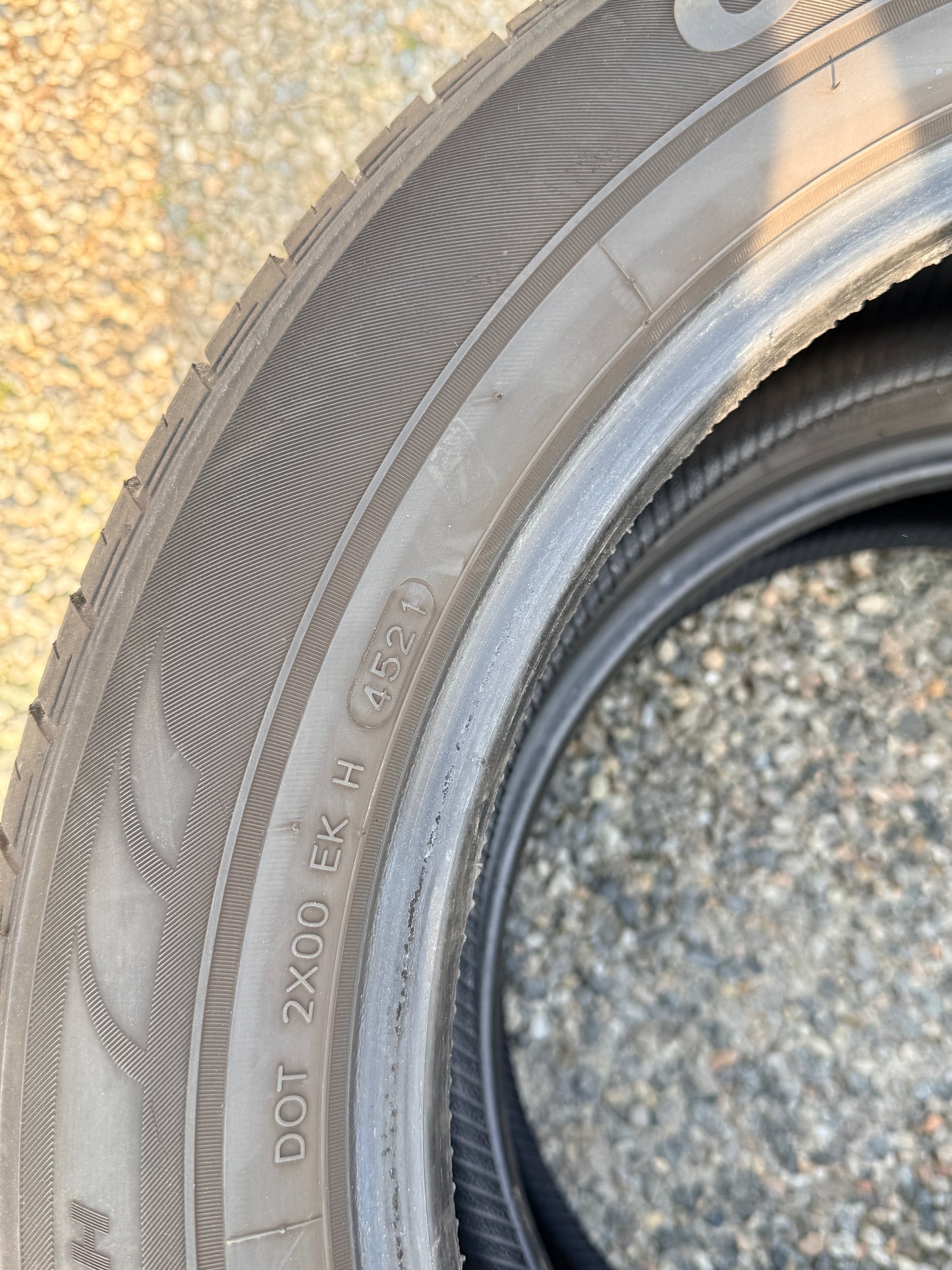 225/55/18- Estive- Hankook - DOT 2021 - Usato