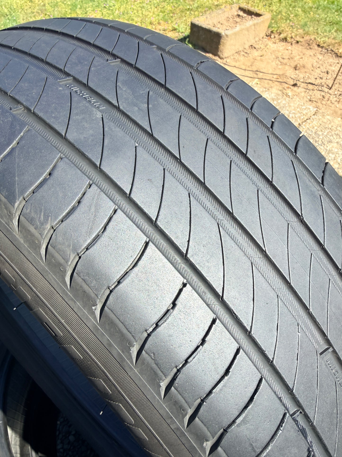 215/55/17 - Estive - Michelin - DOT 2020 - Usato